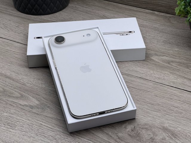 Hibátlan iPhone Air Light Gold 256GB 2 ÉV Garanciával 100%