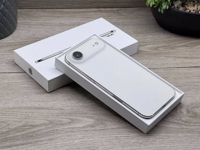 Hibátlan iPhone Air Light Gold 256GB 2 ÉV Garanciával 100%