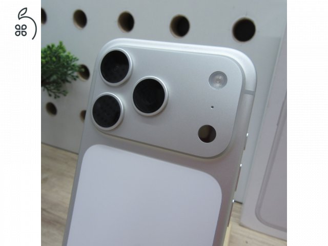 Apple iPhone 17 Pro Silver 256GB használt karcmentes – 100% akku (13 ciklus) – garancia 2027.02.18.-ig