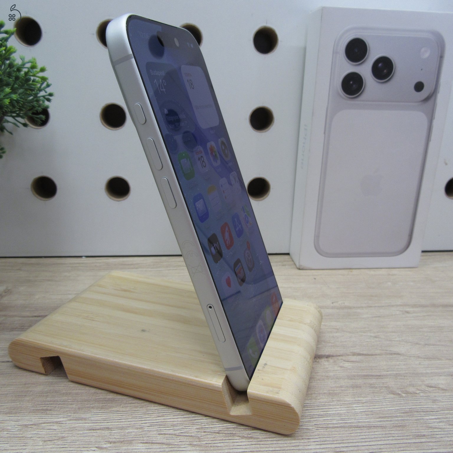 Apple iPhone 17 Pro Silver 256GB használt karcmentes – 100% akku (13 ciklus) – garancia 2027.02.18.-ig