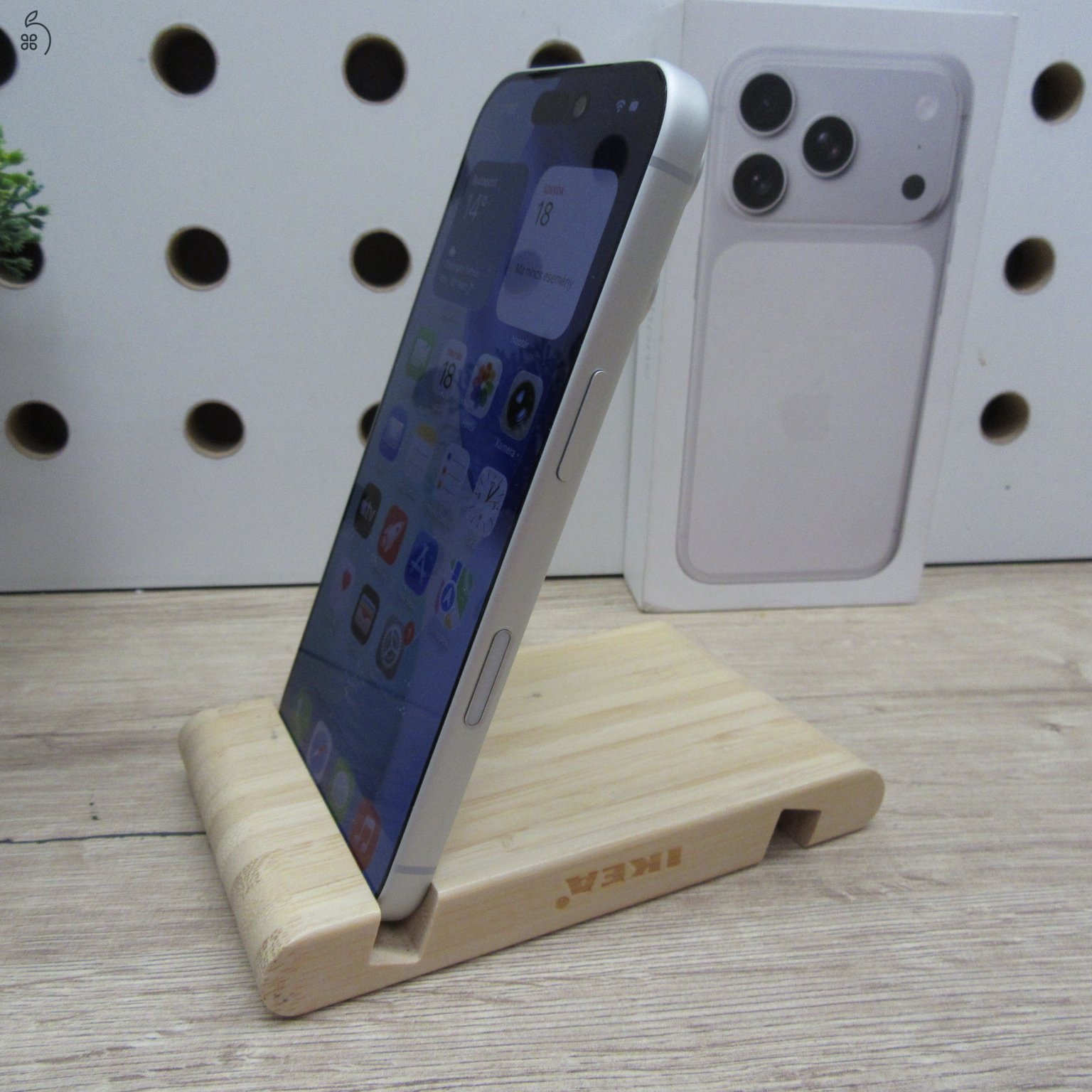 Apple iPhone 17 Pro Silver 256GB használt karcmentes – 100% akku (13 ciklus) – garancia 2027.02.18.-ig