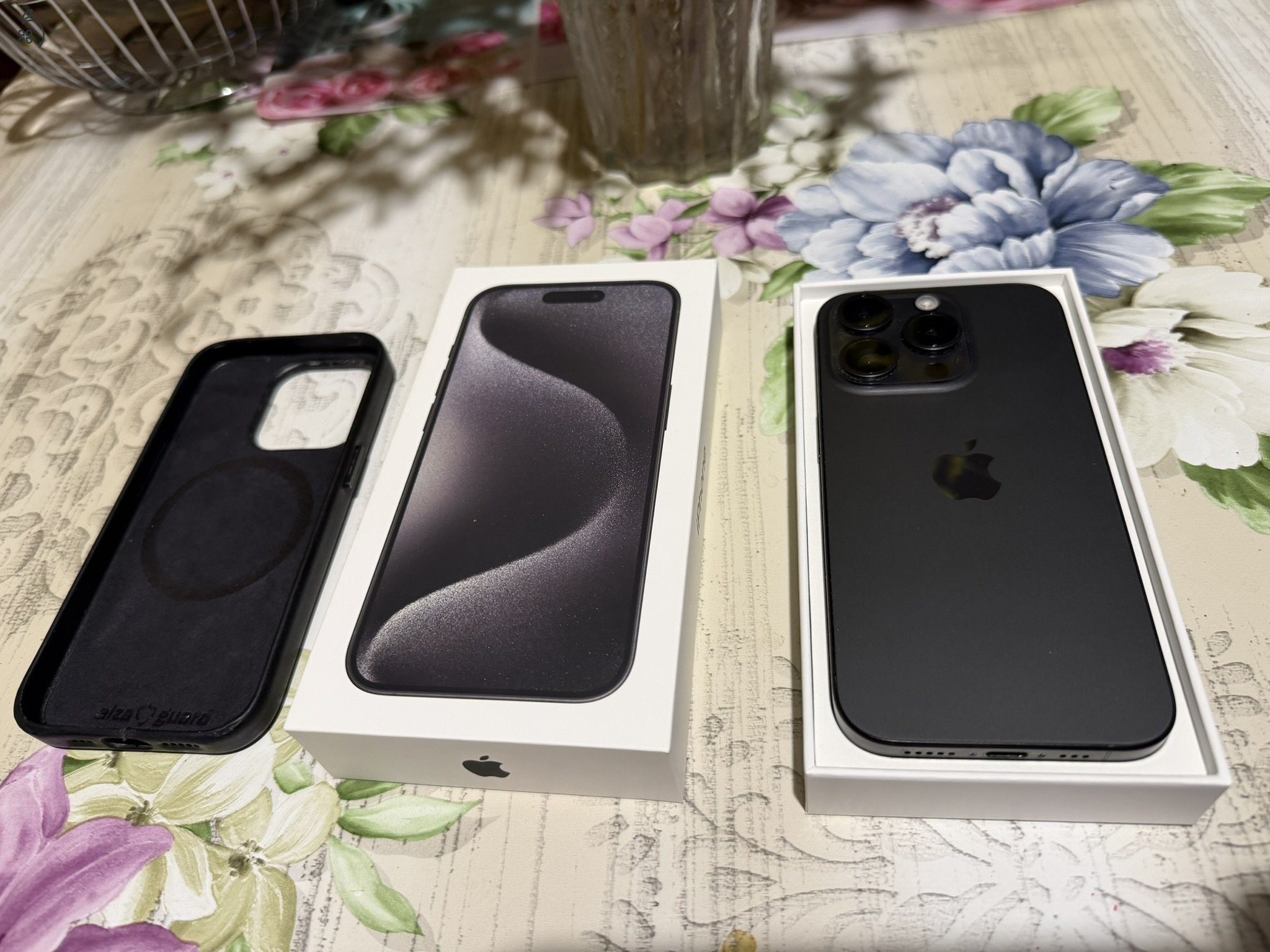 Eladó megvigyázott grafitszürke Iphone 15 PRO 