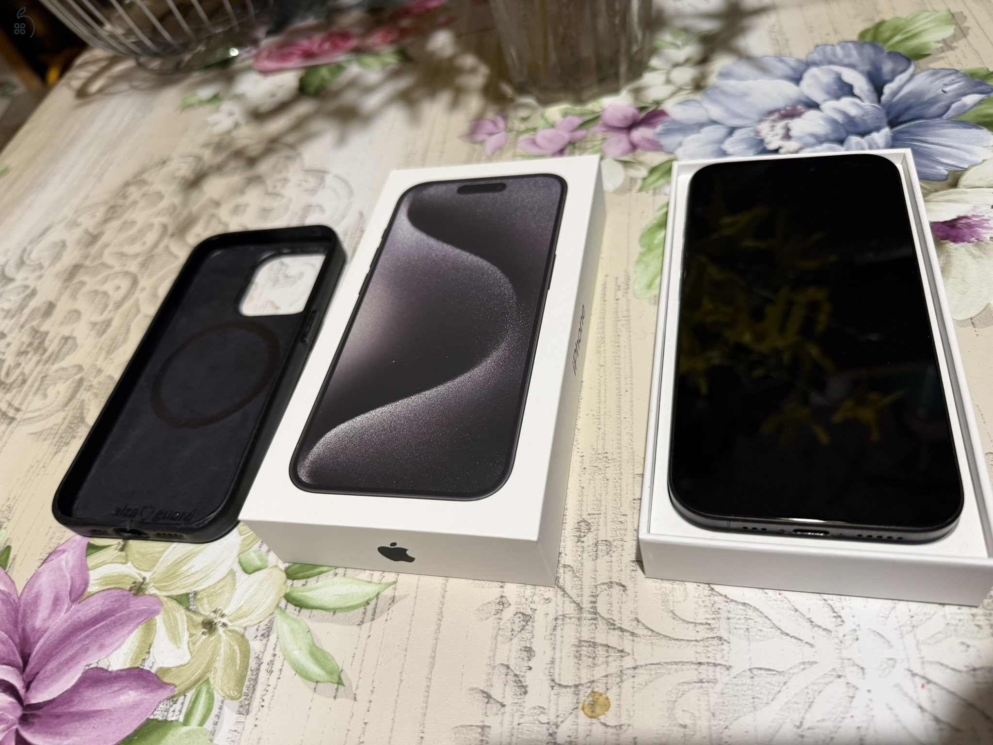 Eladó megvigyázott grafitszürke Iphone 15 PRO 