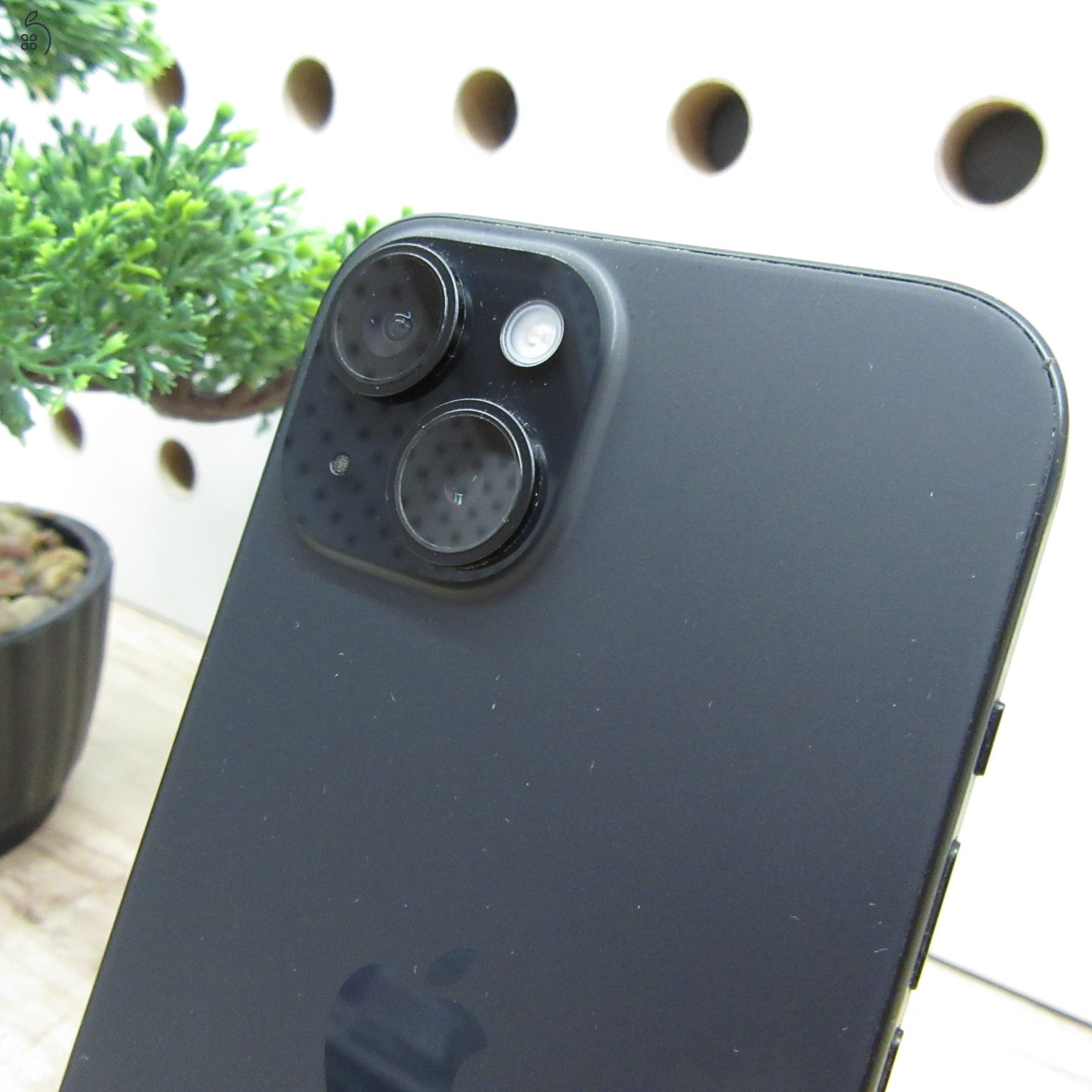 Apple iPhone 15 Black 128GB használt szép állapot – 100% akku – 6 hónap garancia