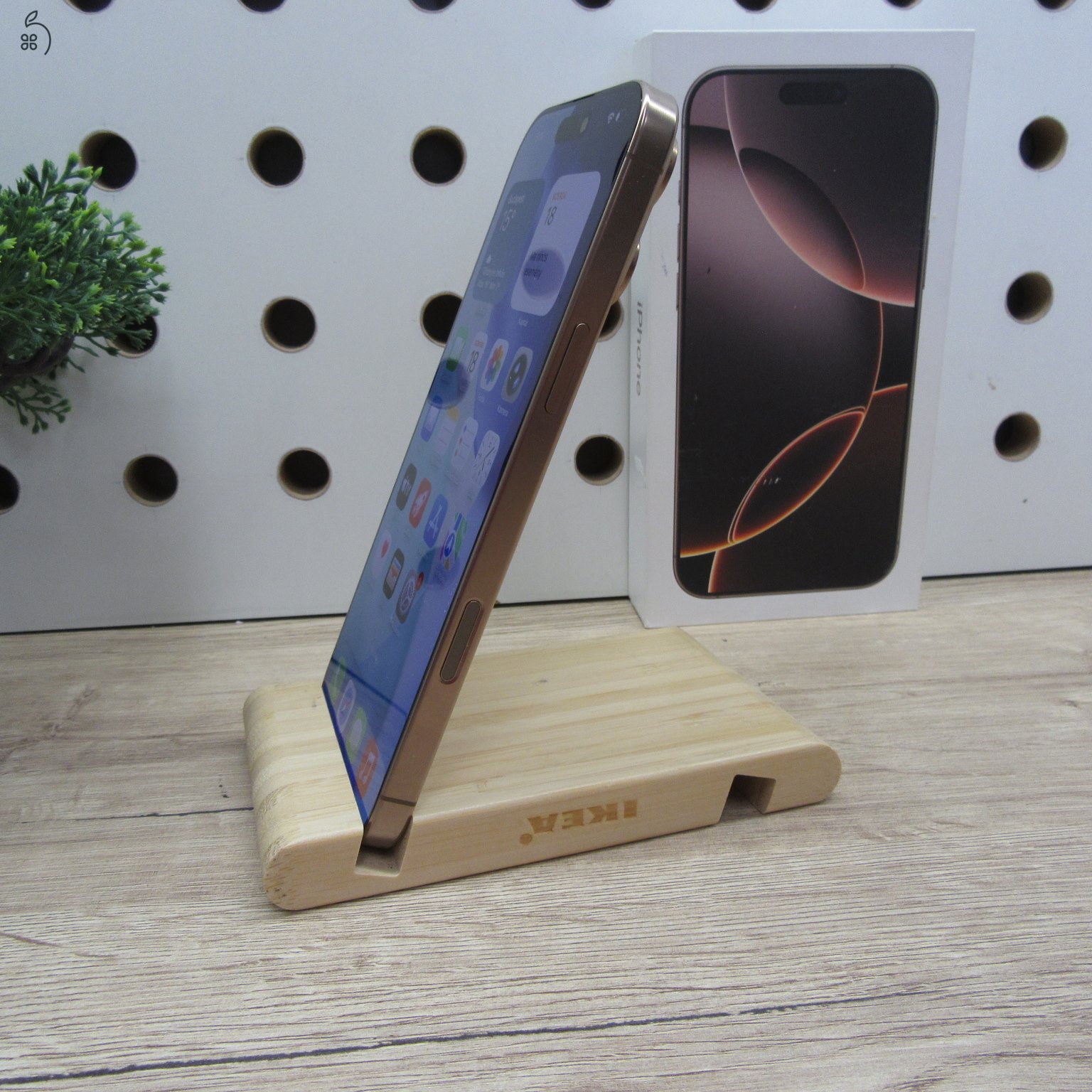 Apple iPhone 16 Pro Max Desert Titanium 256GB használt karcmentes – 89% akku (405 ciklus) – 6 hónap garancia