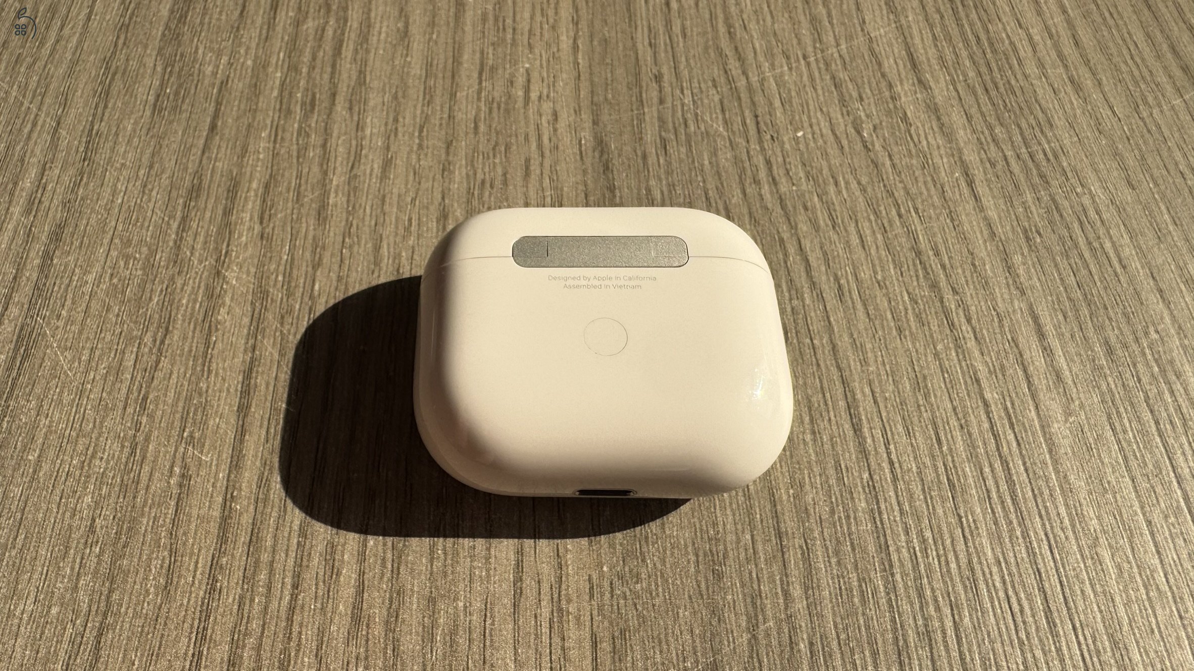 Apple AirPods (3. generáció), MagSafe/lightning töltőtokkal