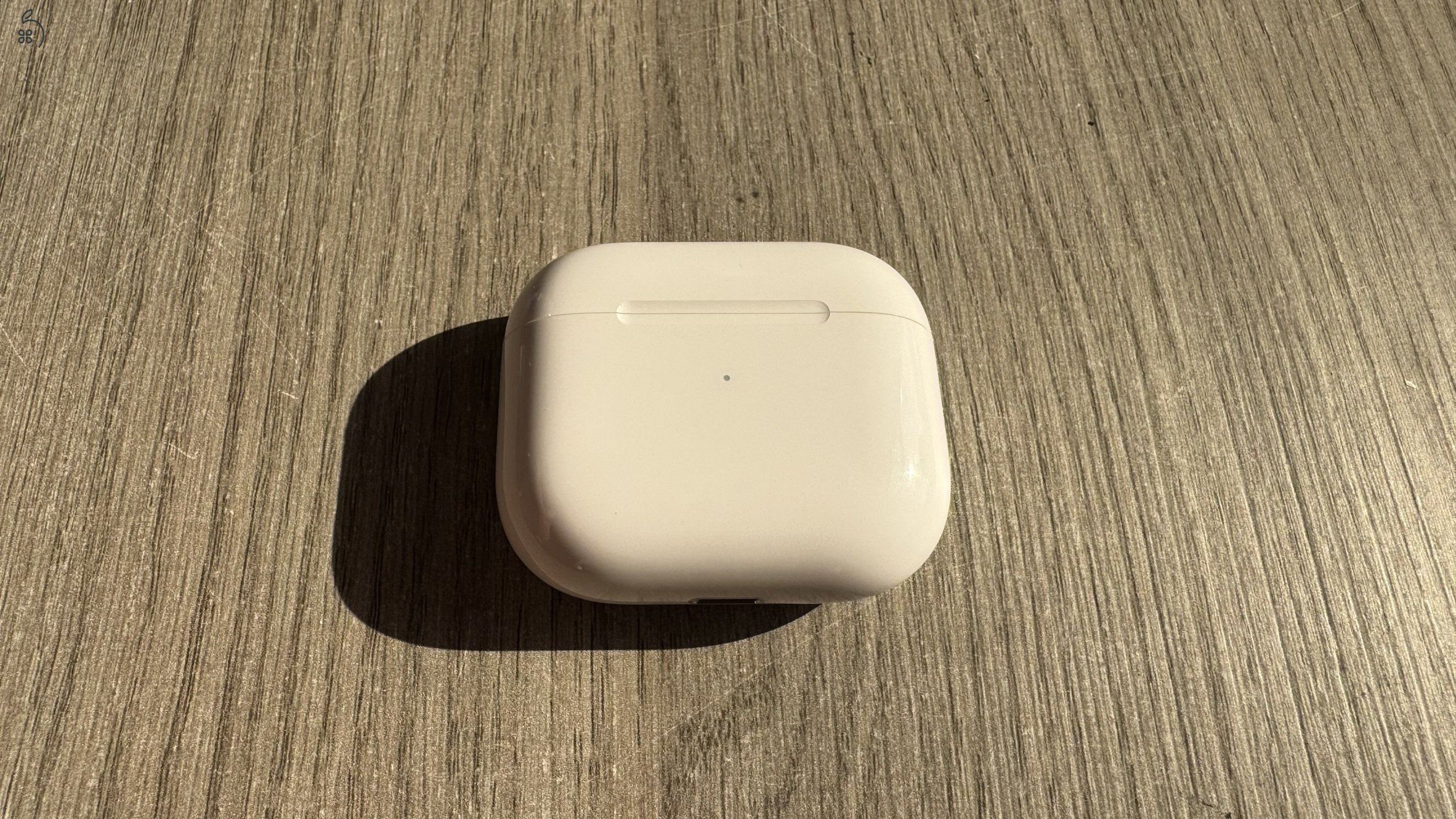Apple AirPods (3. generáció), MagSafe/lightning töltőtokkal