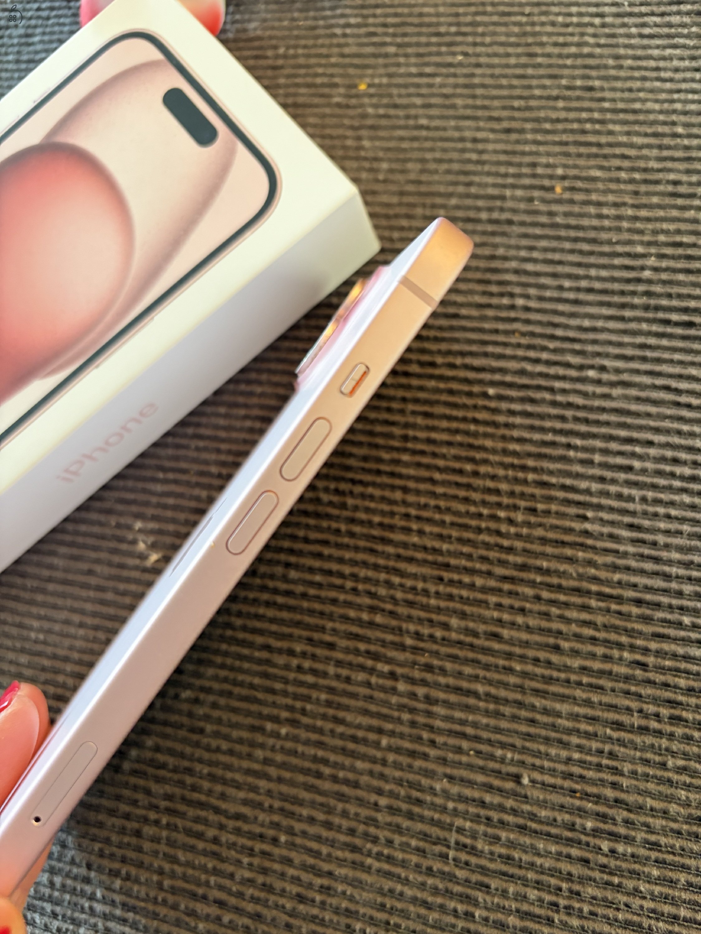 Apple iPhone 15 - kiegészítőkkel