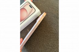 Apple iPhone 15 - kiegészítőkkel