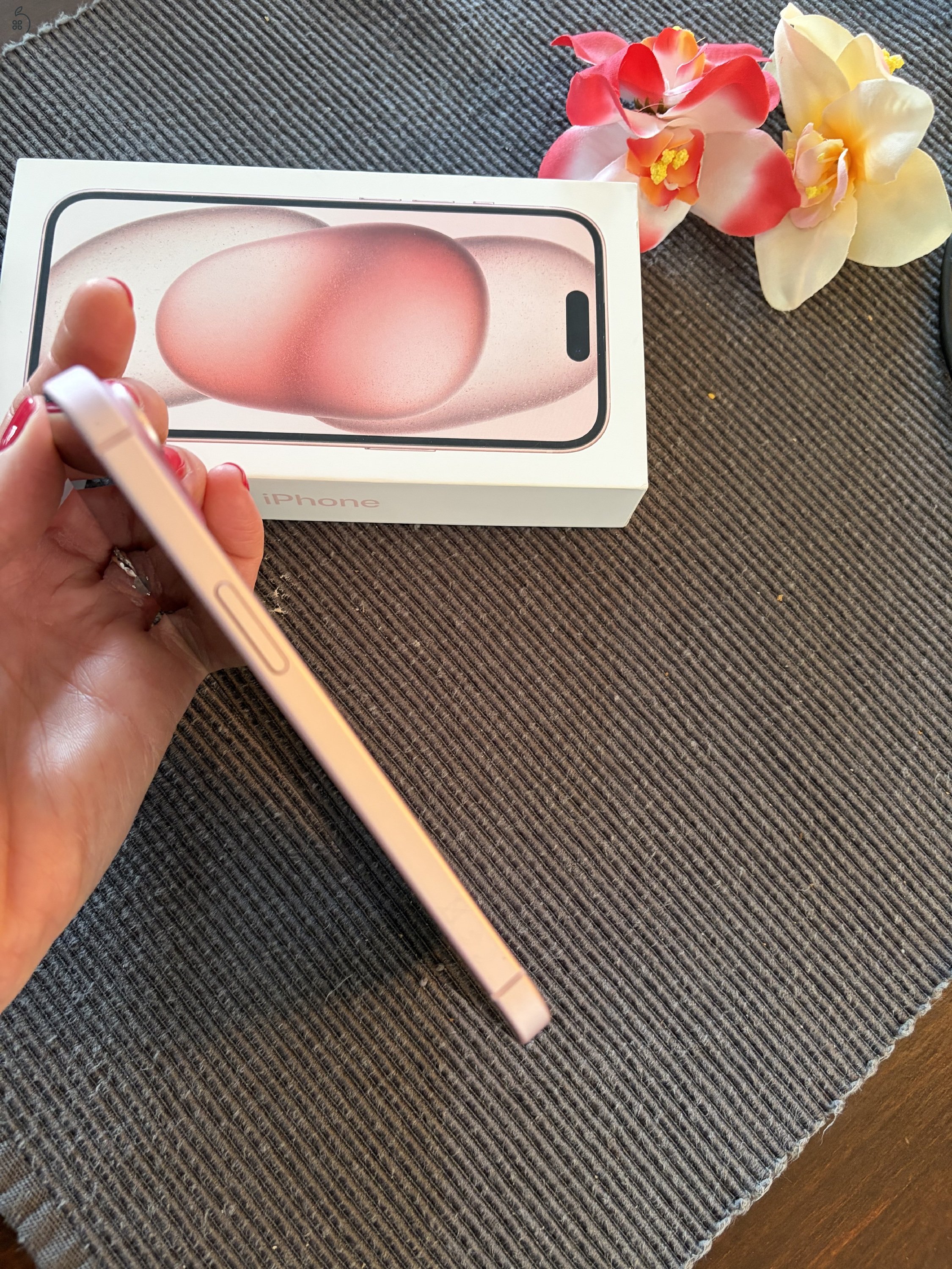 Apple iPhone 15 - kiegészítőkkel