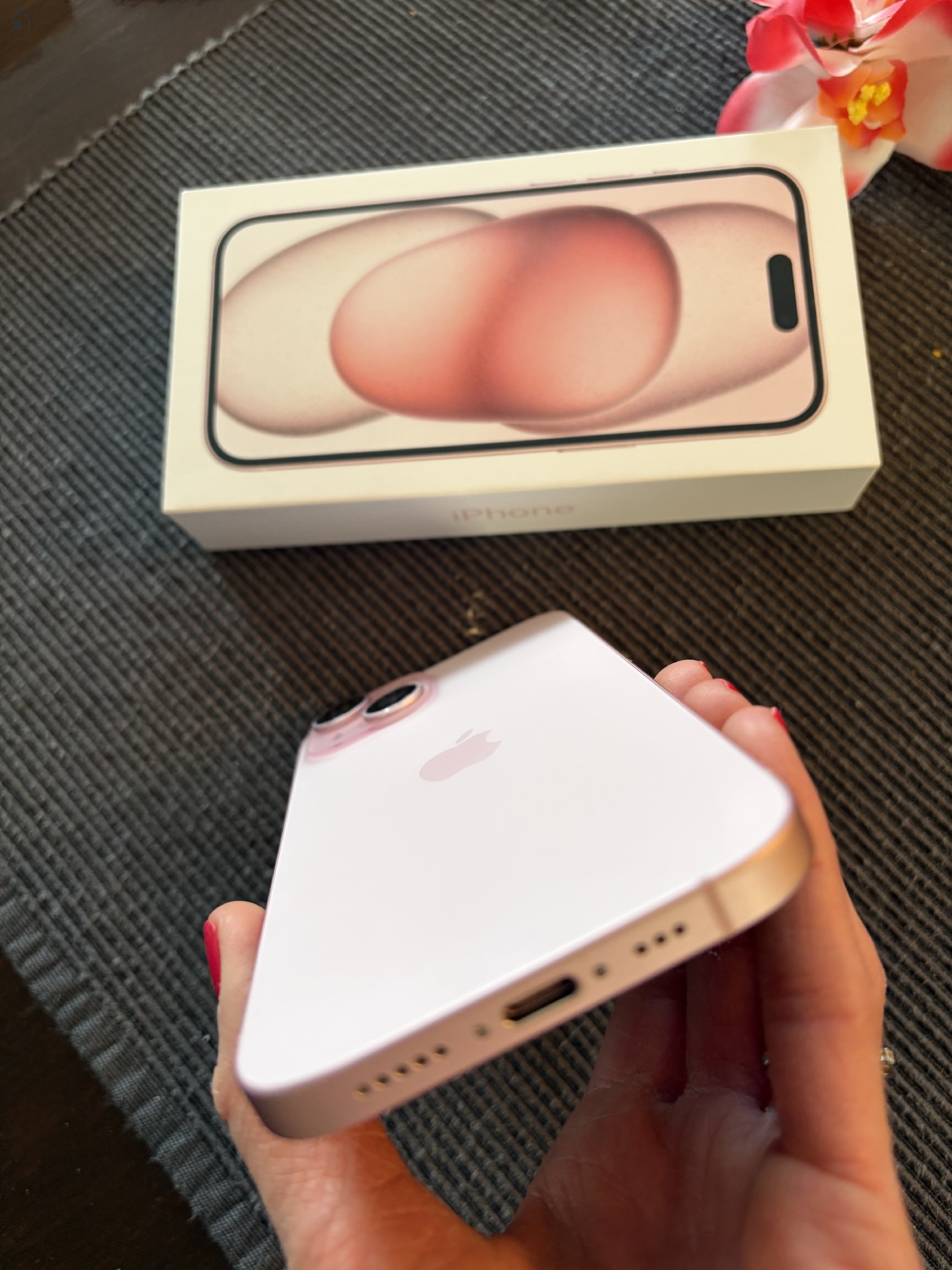 Apple iPhone 15 - kiegészítőkkel