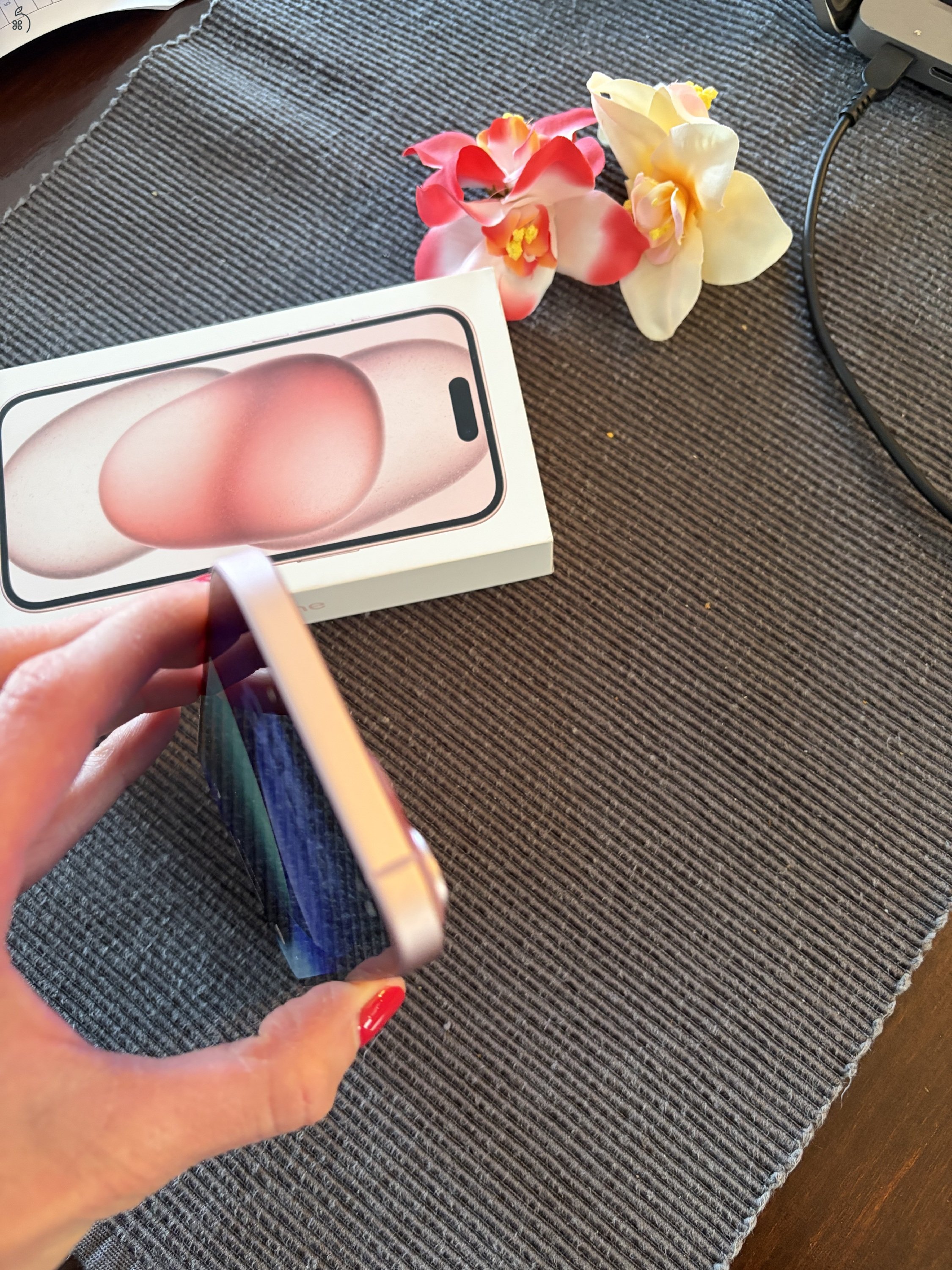 Apple iPhone 15 - kiegészítőkkel