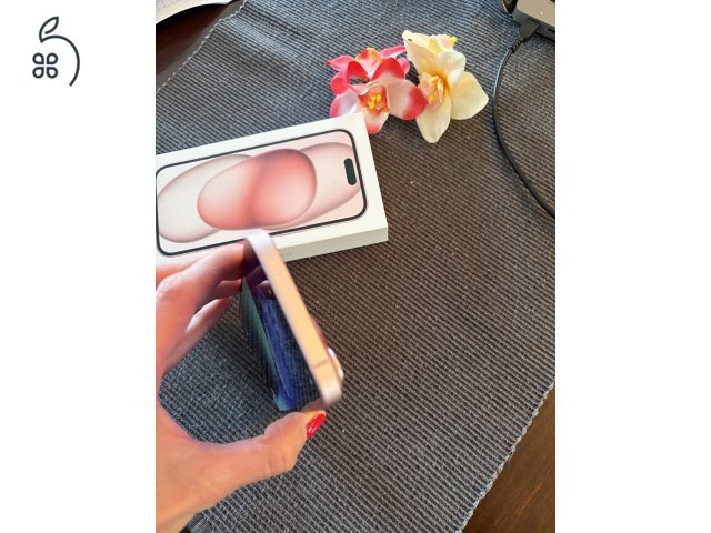 Apple iPhone 15 - kiegészítőkkel