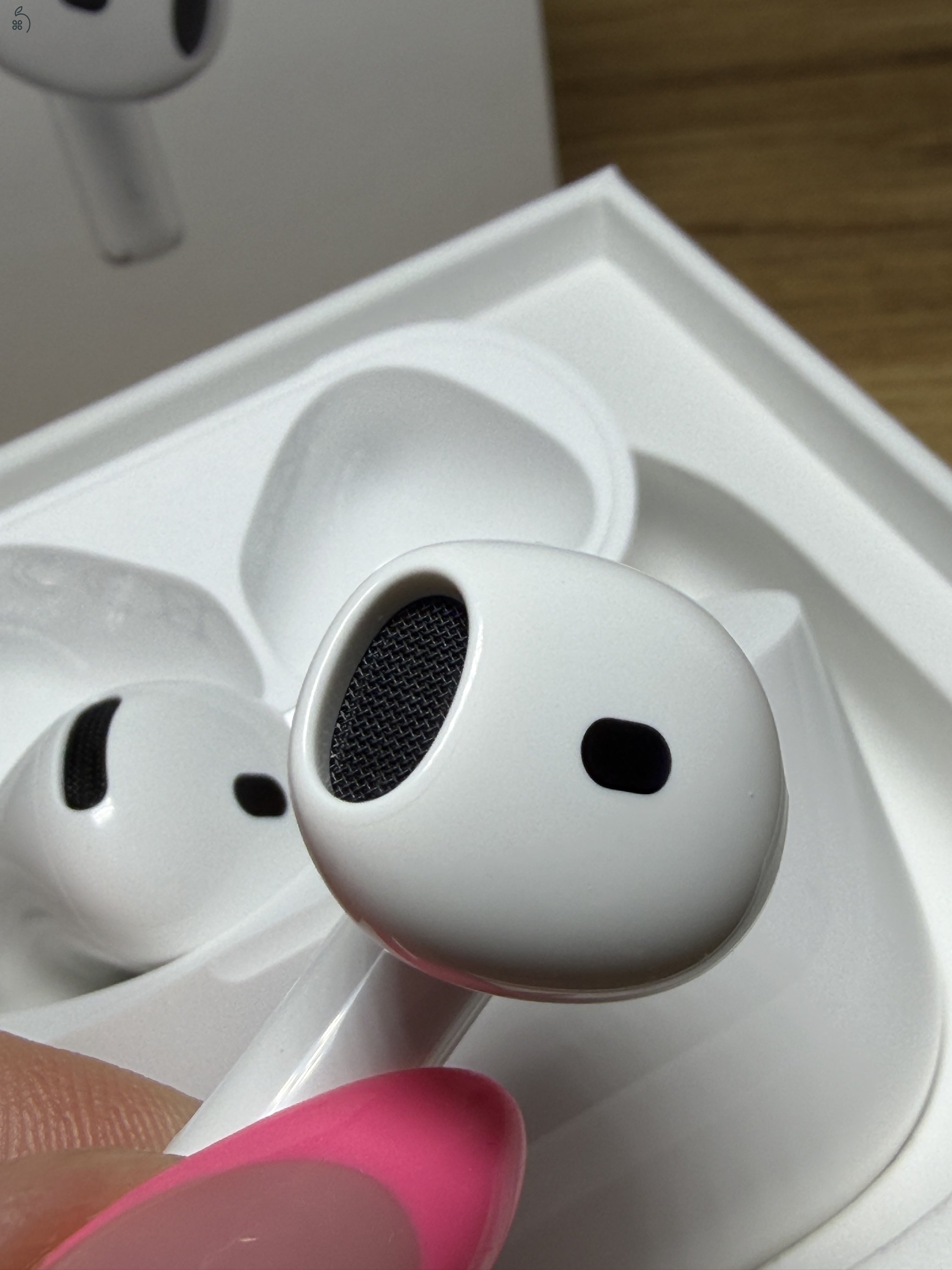 AirPods 4