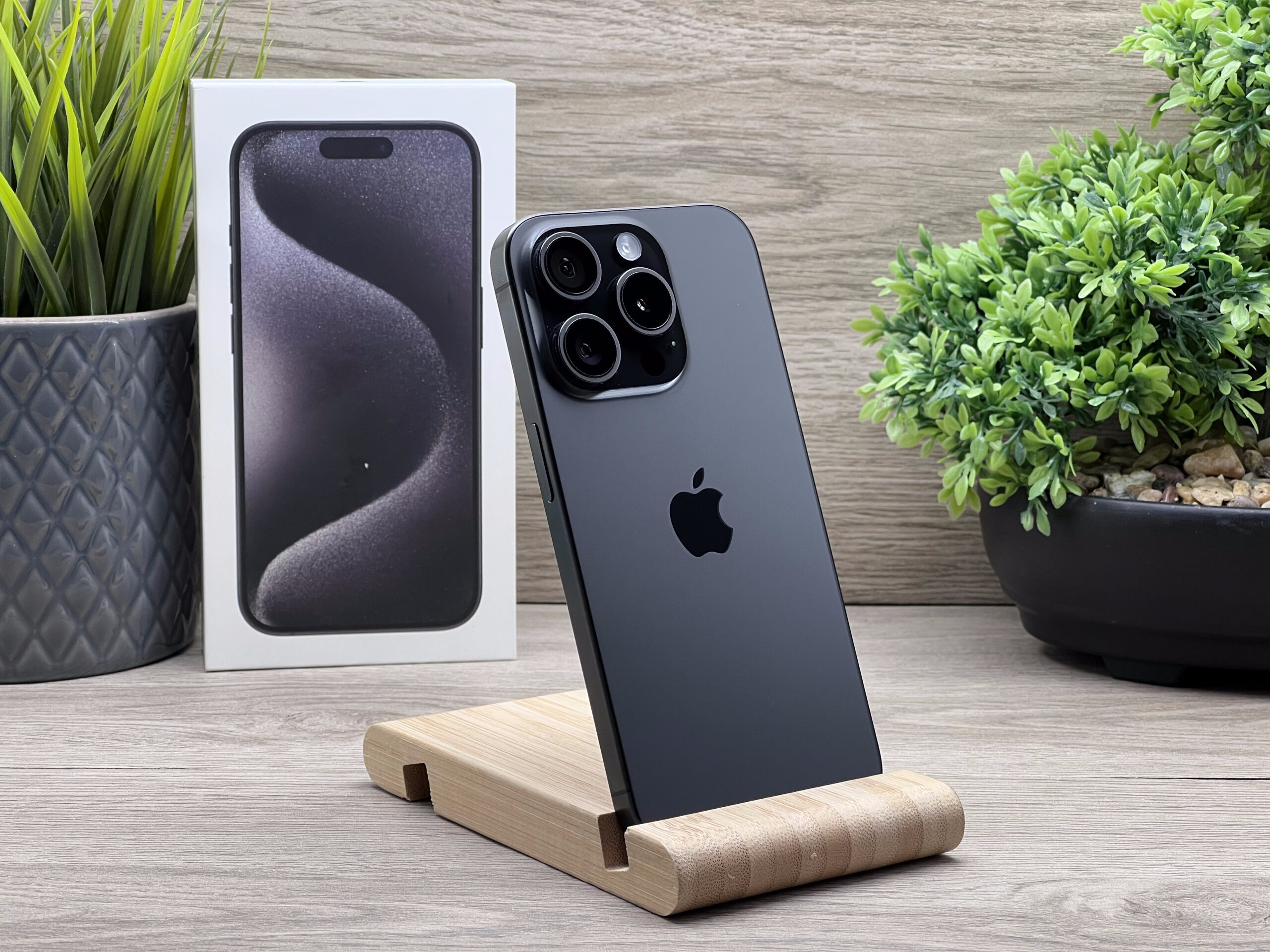 Hibátlan iPhone 15 Pro Black Titanium 128GB 2 ÉV Garanciával 90%