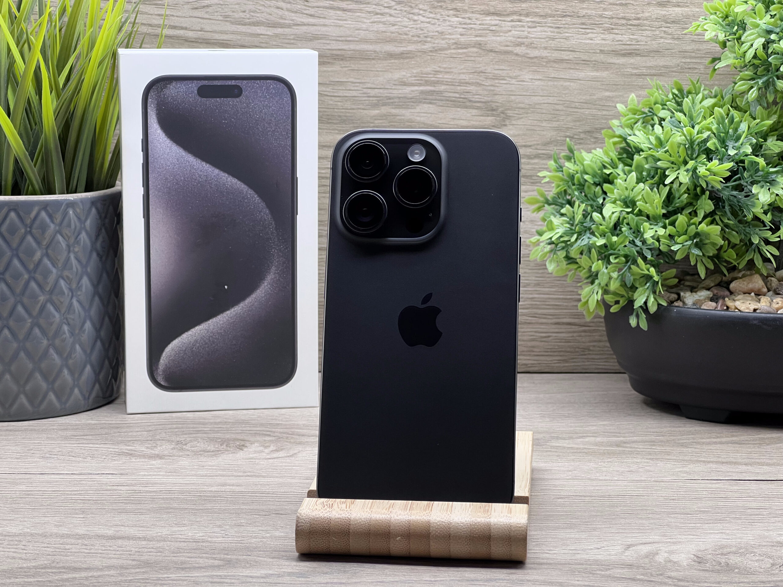 Hibátlan iPhone 15 Pro Black Titanium 128GB 2 ÉV Garanciával 90%