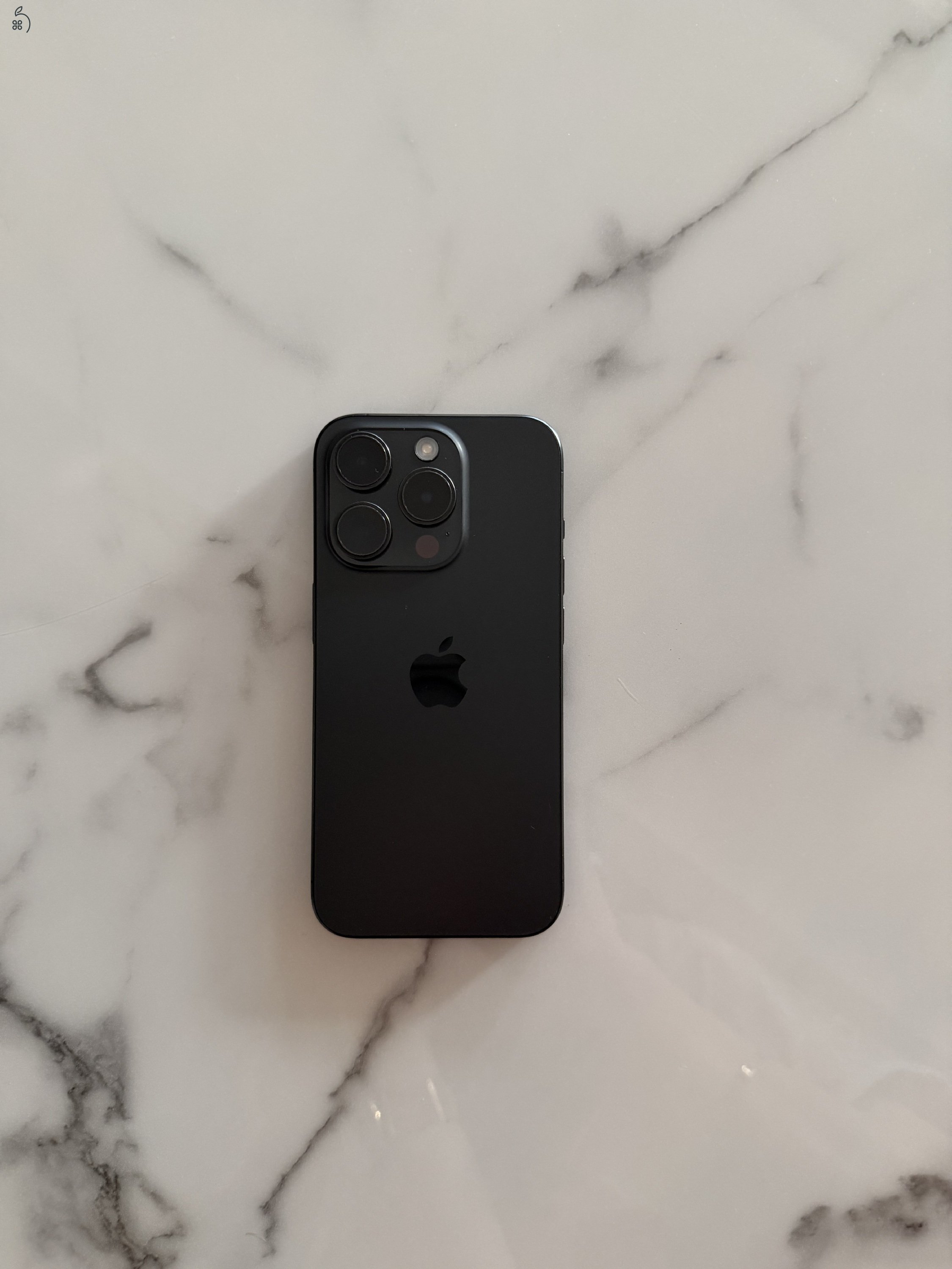 iPhone 15 Pro 256GB Fekete Titán - Újszerű, 89% aksi