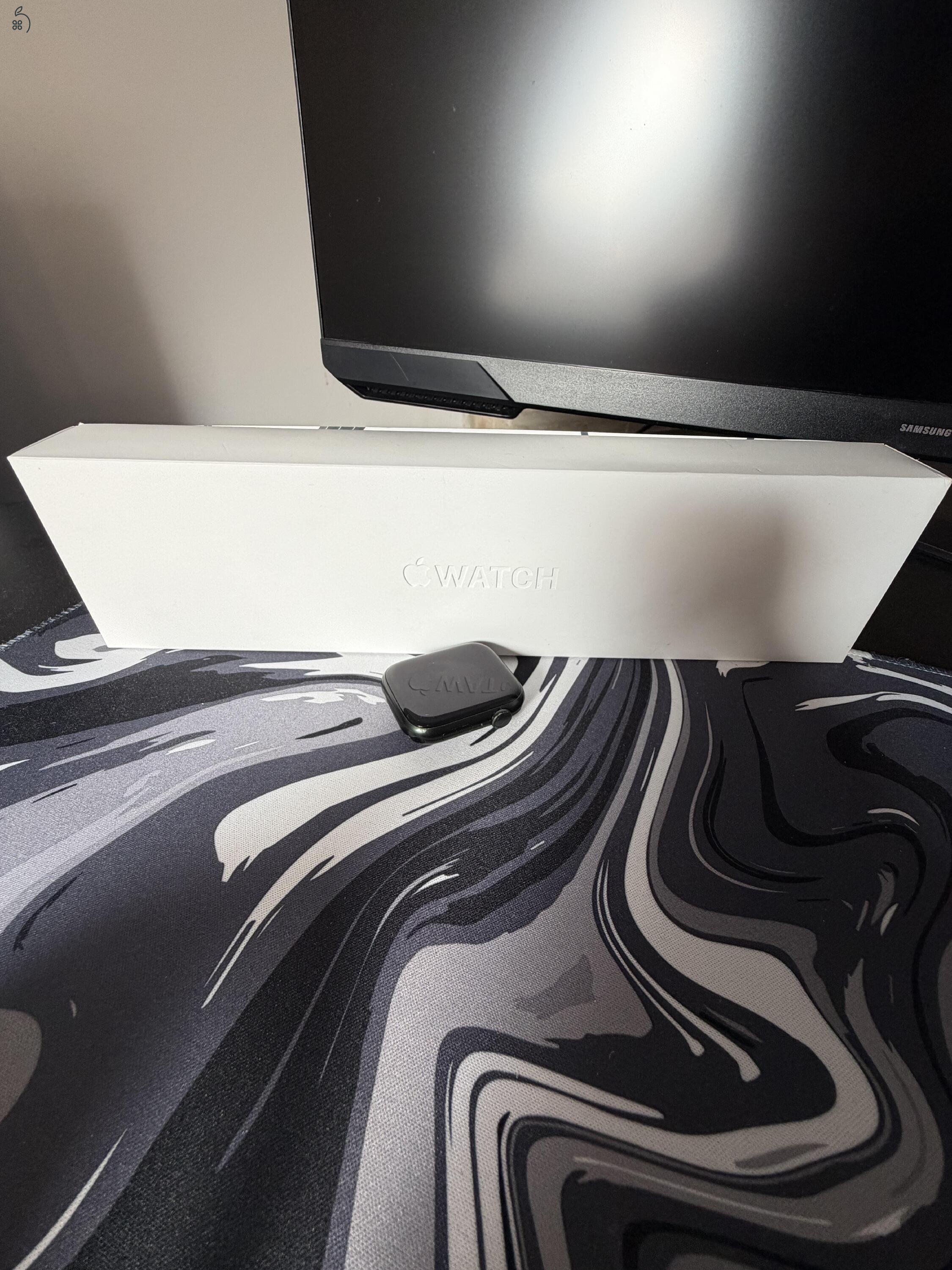 Eladó 45mm-es Apple Watch Series 7, zöld alumínium ház