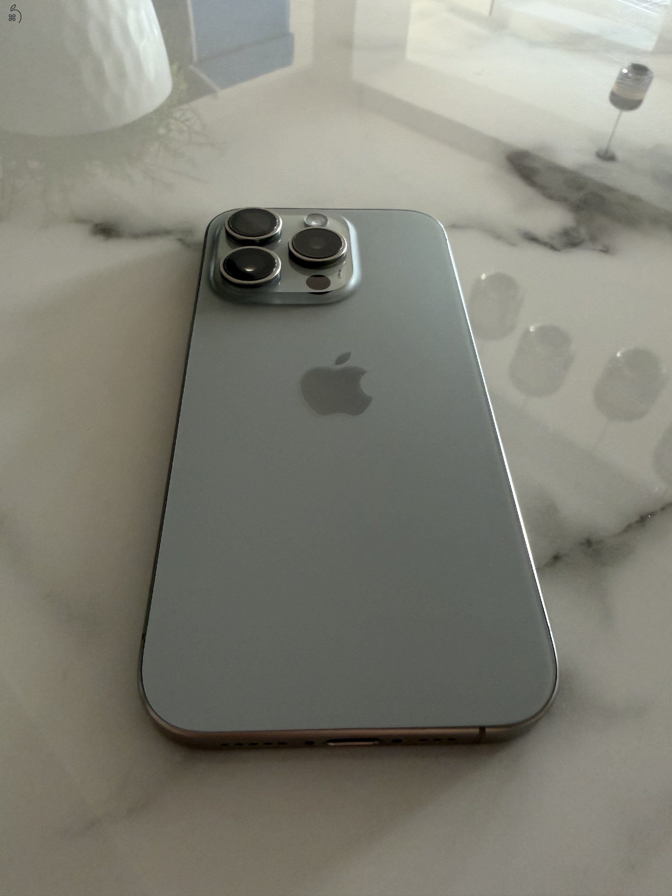 iPhone 15 Pro 256GB Natúr Titán - Újszerű, 90% aksi