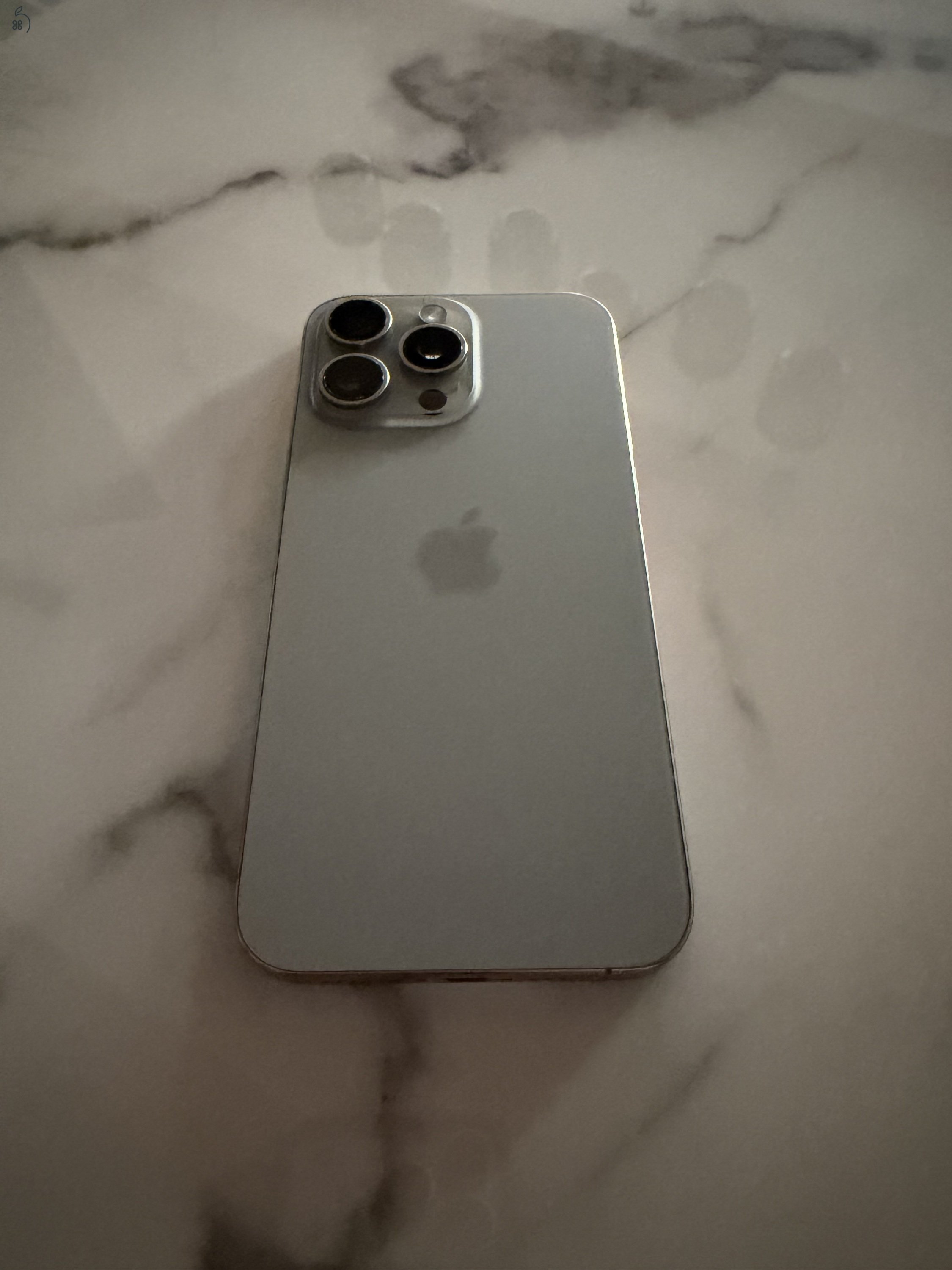 iPhone 15 Pro Max 256GB Natúr Titán - Újszerű, 88% aksi