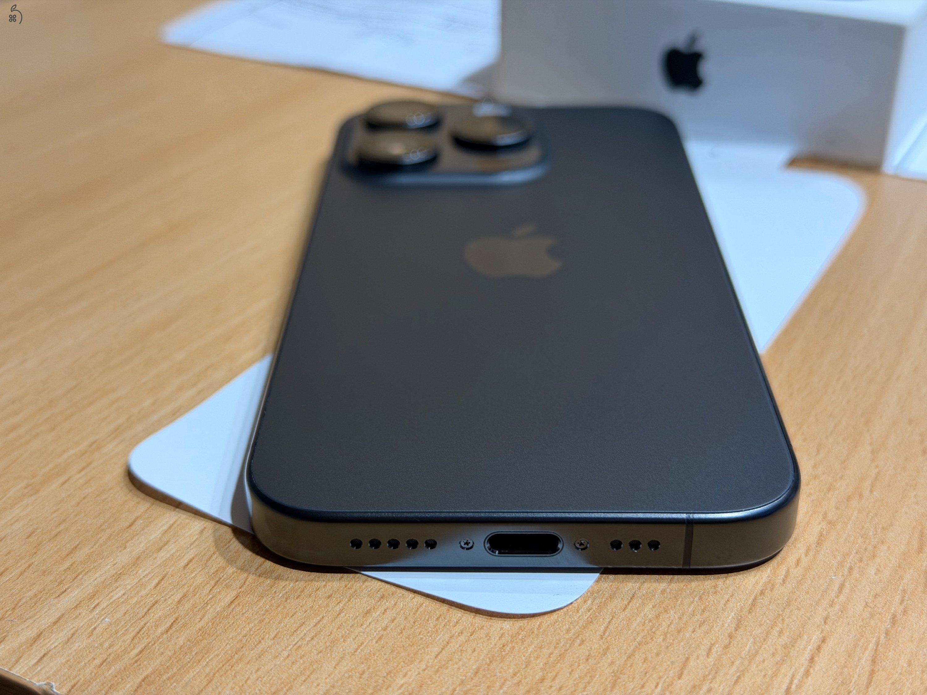 iPhone 15 Pro 128 GB Black Titanium - új, biztosításban cserélt, 3 ciklus