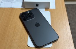 iPhone 15 Pro 128 GB Black Titanium - új, biztosításban cserélt, 3 ciklus