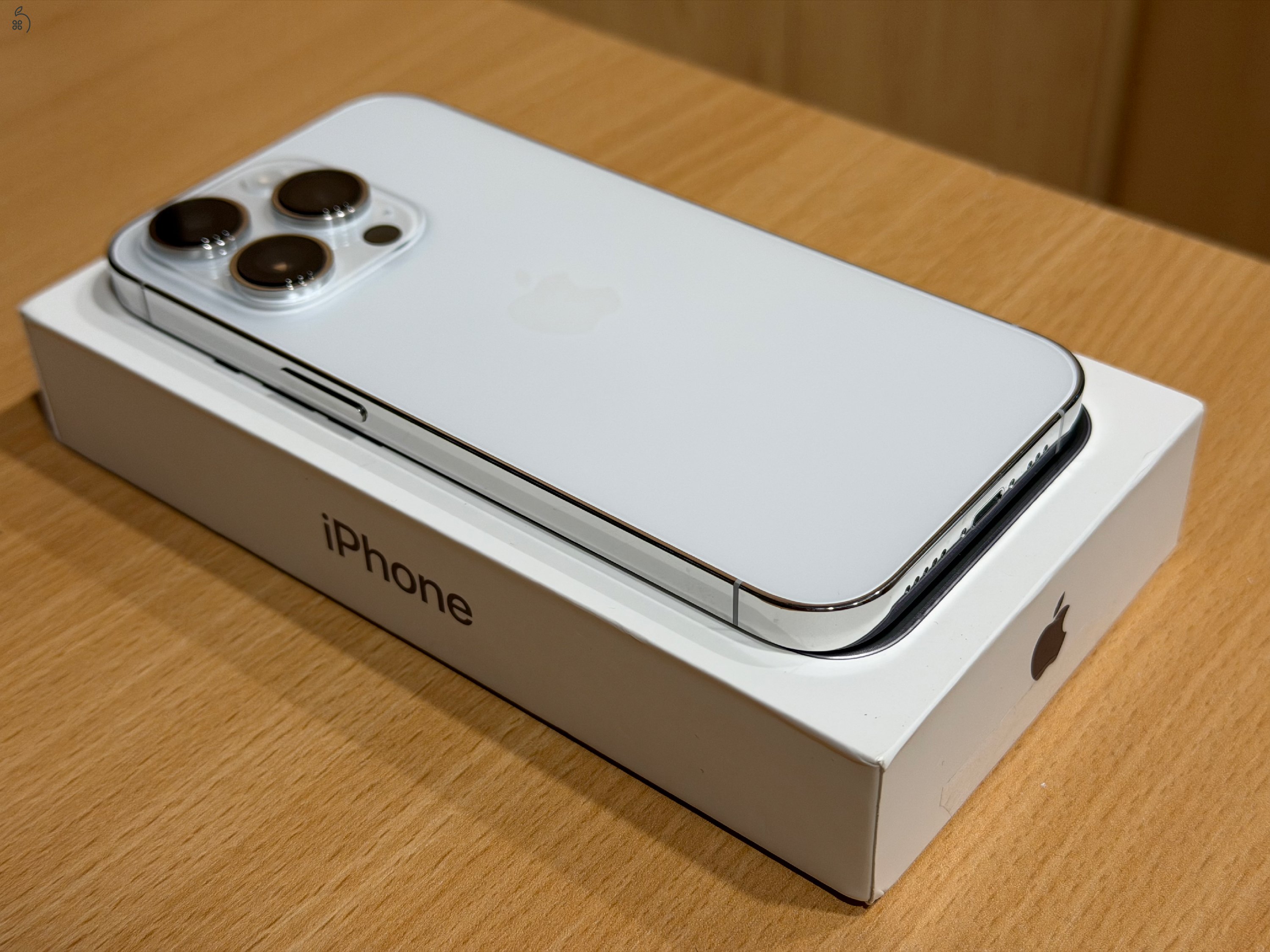 iPhone 14 Pro 256GB - ezüst, új Apple akku, ajándék Spigen fólia, tok