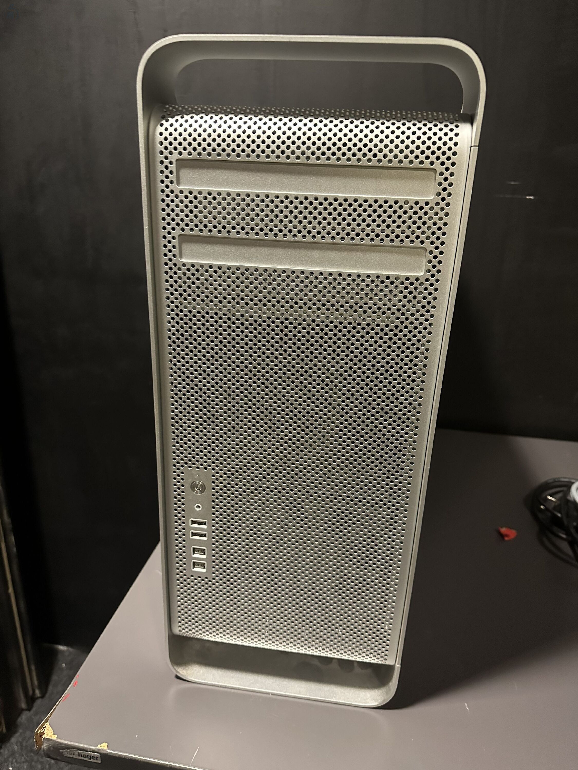 Mac Pro 2010 2x6 Core 2.66G IntelXeon, 16G RAM, 240GB SSD, 2TB HDD, ATI Radeon 5770 1GB
