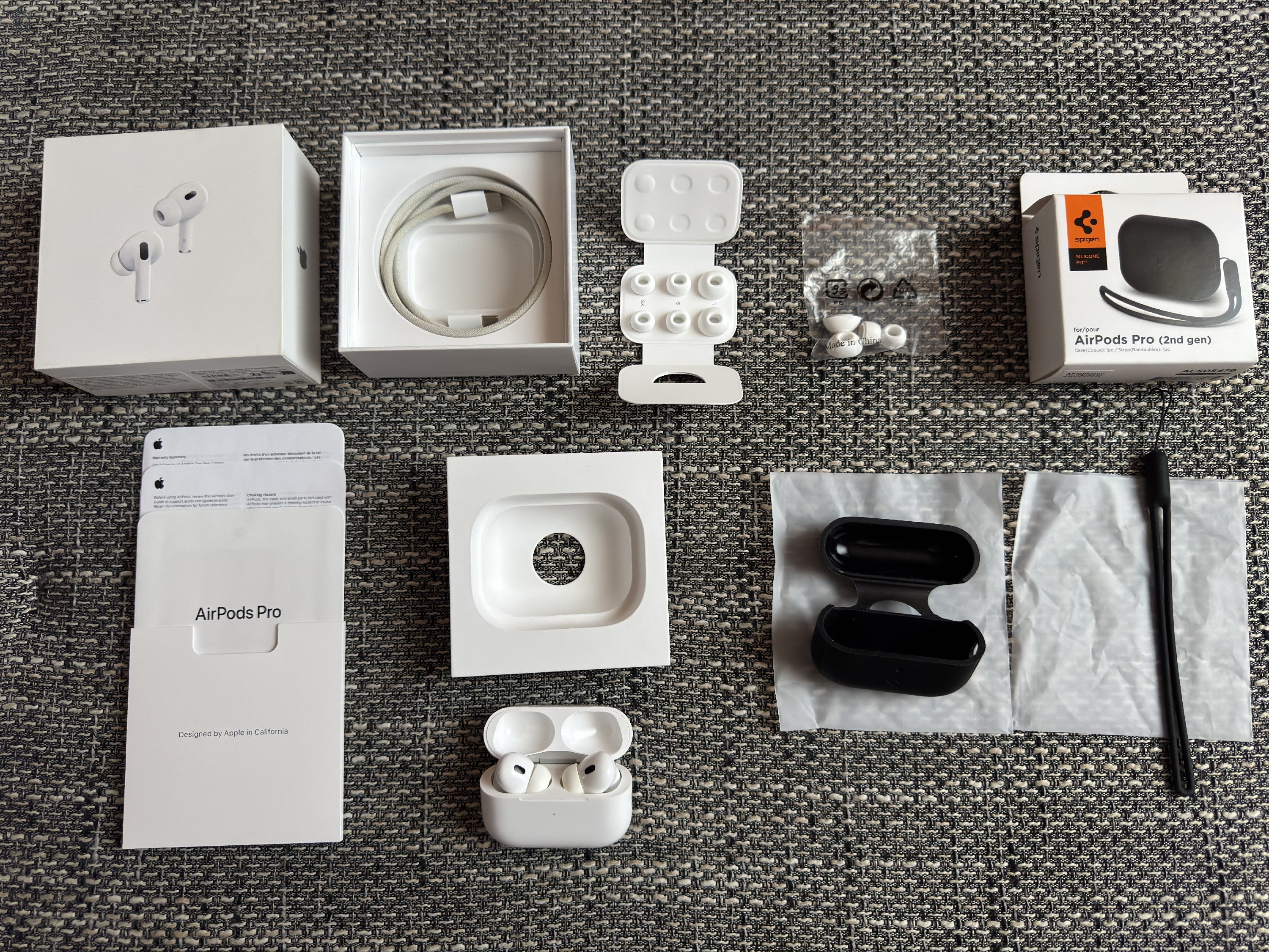 AirPods Pro 2 USB-C, Media Markt + Spigen Silicone Fit tok