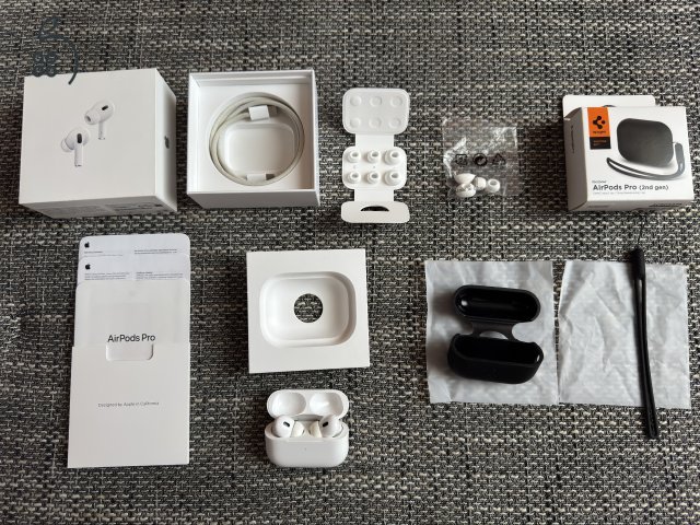 AirPods Pro 2 USB-C, Media Markt + Spigen Silicone Fit tok
