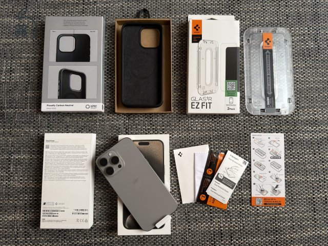 iPhone 15 Pro Max 256 GB Natural Titanium, iStyle garancia 2027.01.15-ig, 90% aksi + Nomad Modern Leather Case, Spigen üvegfólia