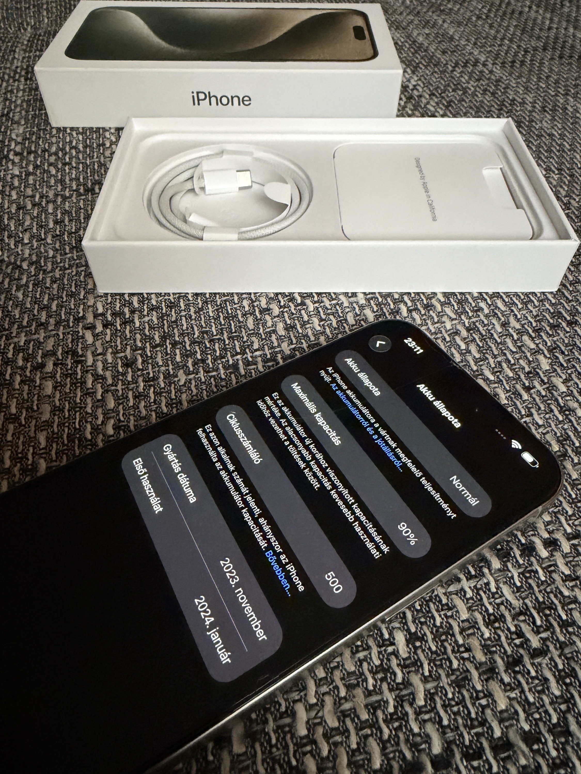 iPhone 15 Pro Max 256 GB Natural Titanium, iStyle garancia 2027.01.15-ig, 90% aksi + Nomad Modern Leather Case, Spigen üvegfólia