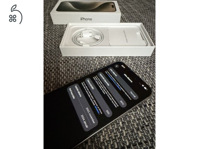 iPhone 15 Pro Max 256 GB Natural Titanium, iStyle garancia 2027.01.15-ig, 90% aksi + Nomad Modern Leather Case, Spigen üvegfólia