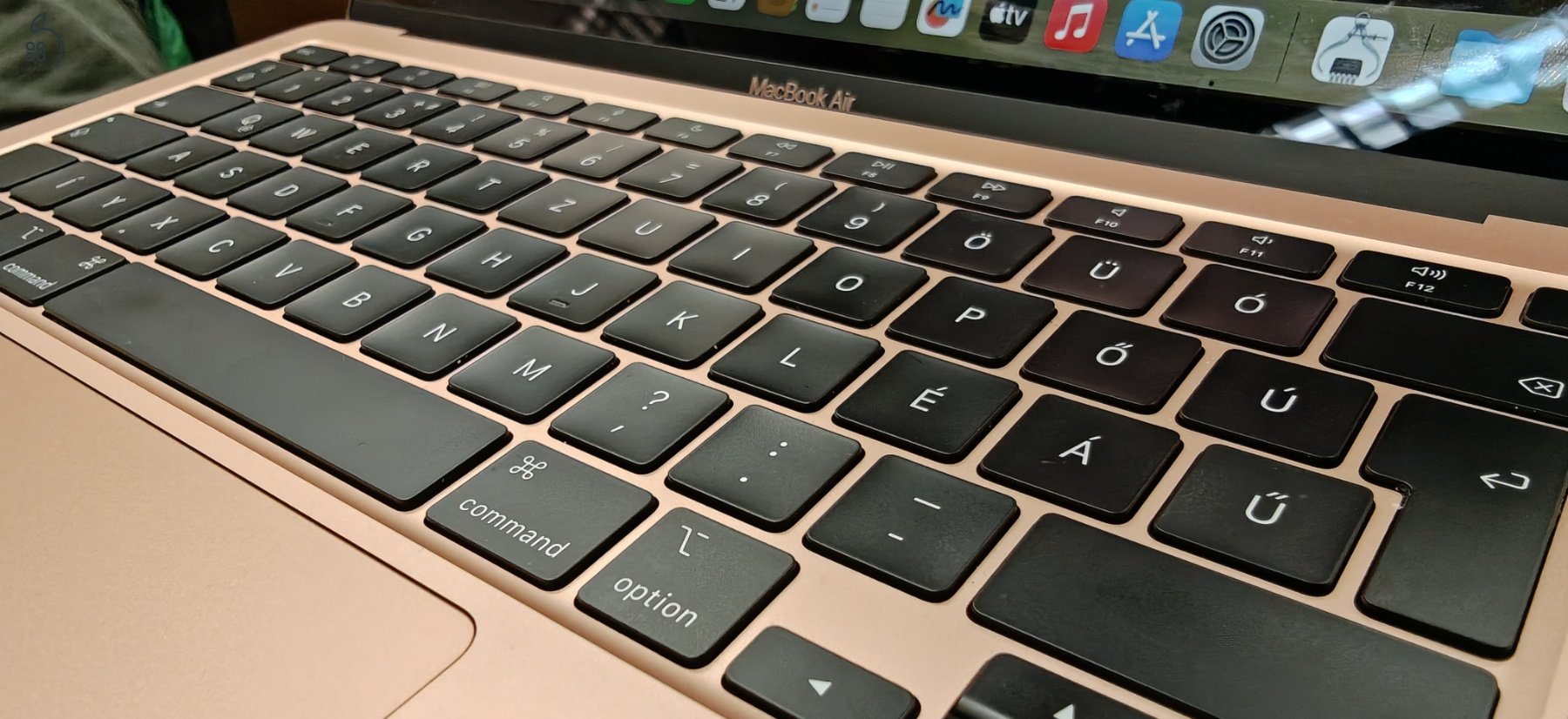 Apple MacBook Air 2020 ( A2337 ) laptop, M1 processzor, 8 GB RAM, 256 GB, Rose Gold, 13,3 hüvelykes Retina