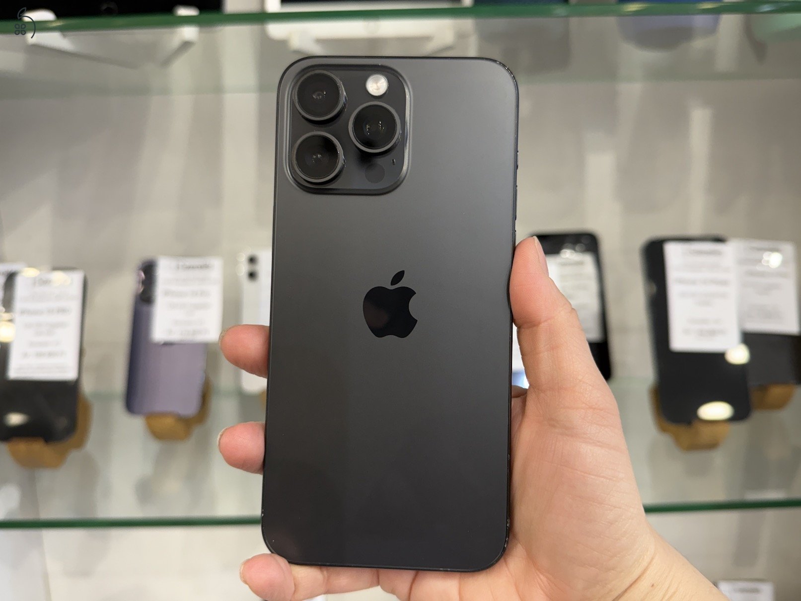 iPhone 15 Pro Max 256GB One függő fekete titán | 90% akku | új kijelző (45) 