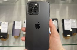 iPhone 15 Pro Max 256GB One függő fekete titán | 90% akku | új kijelző (45) 