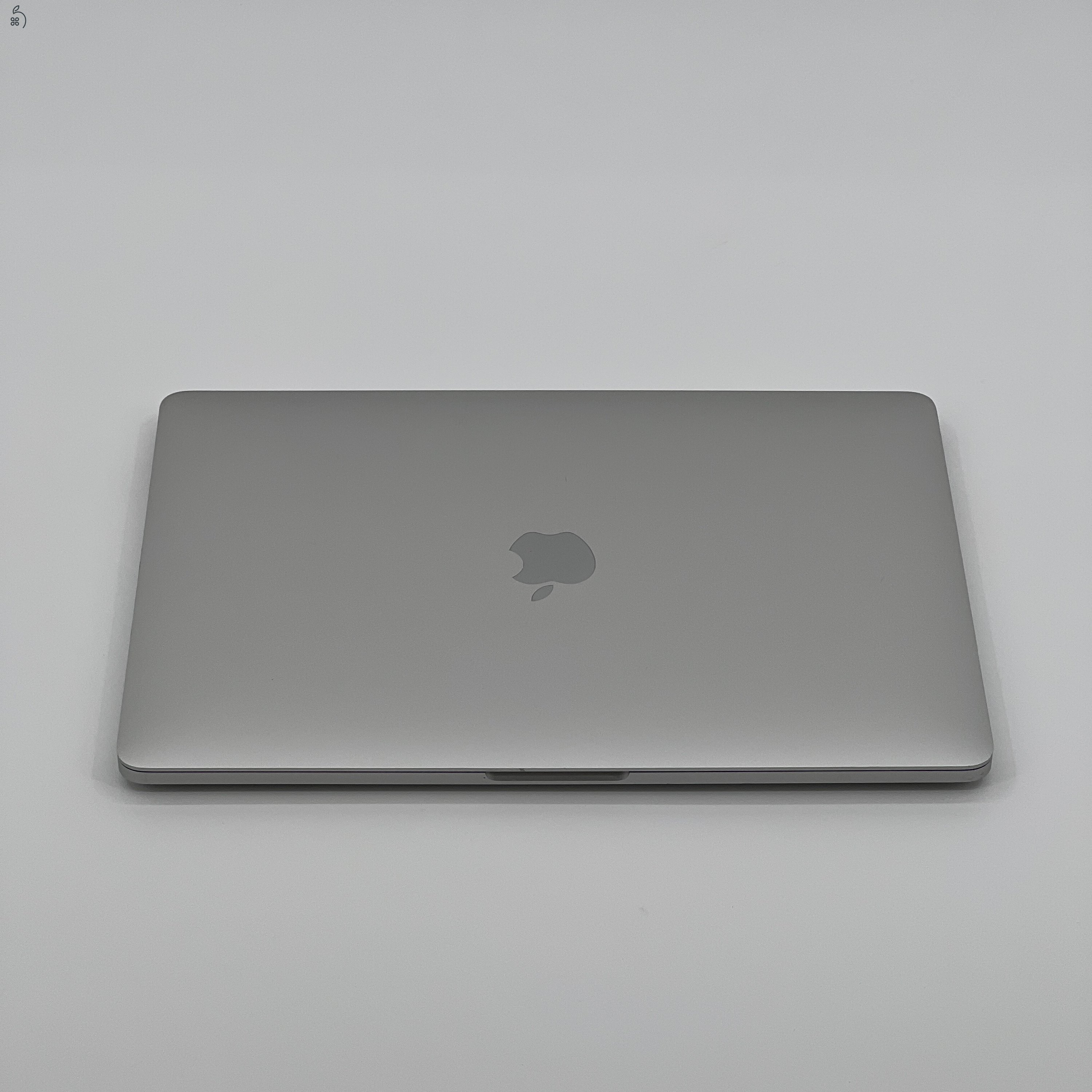 MacBook Pro 13″ 2021, M1 16 GB RAM, 8 core CPU, 8 core GPU, 512 GB SSD, Silver 27% Áfa 0538AB