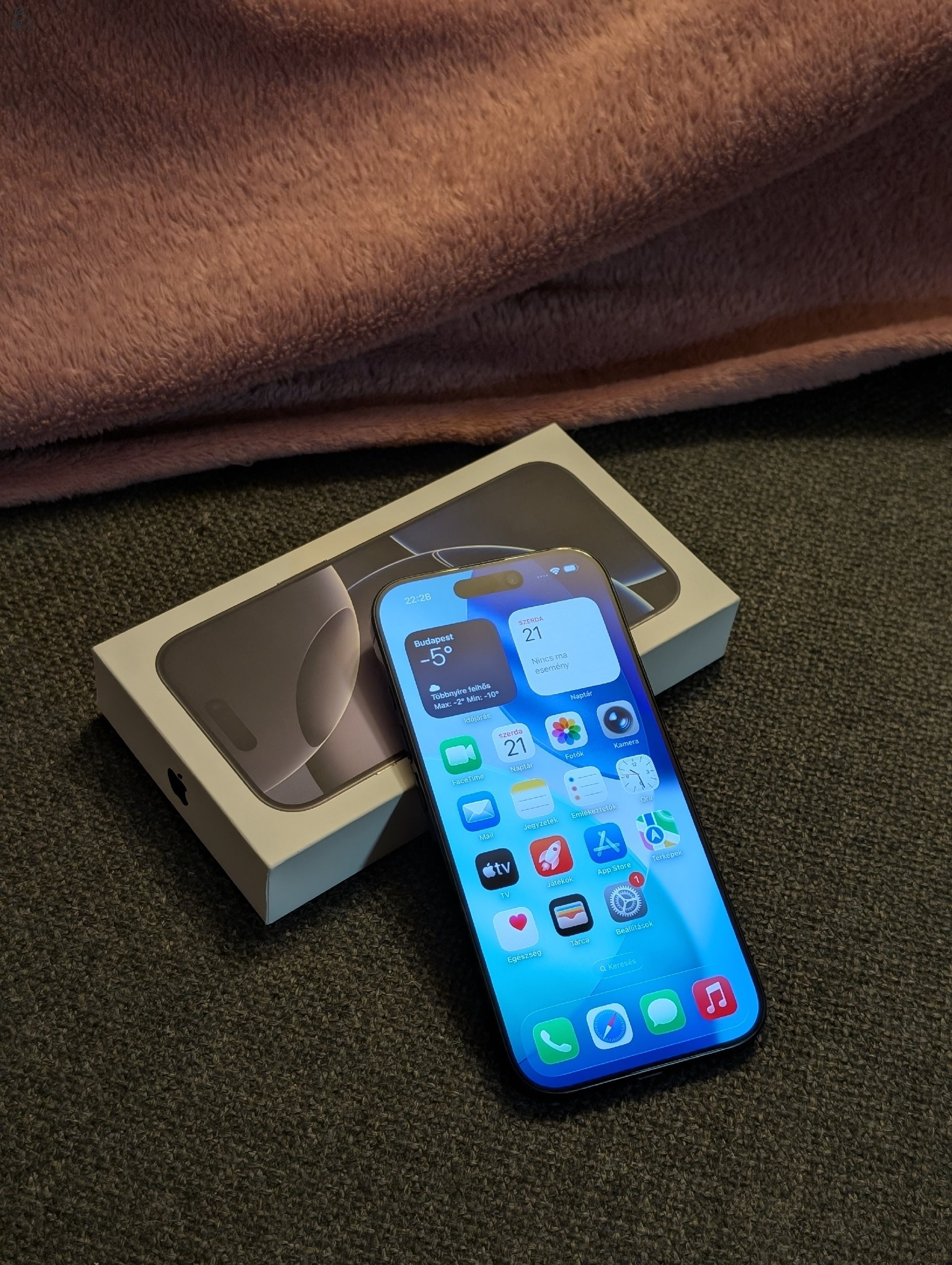 iPhone 16 Pro Black Titanium újszerű