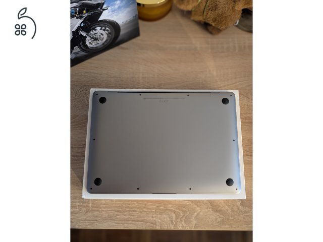 MacBook Air M1 8/512GB megkímélt