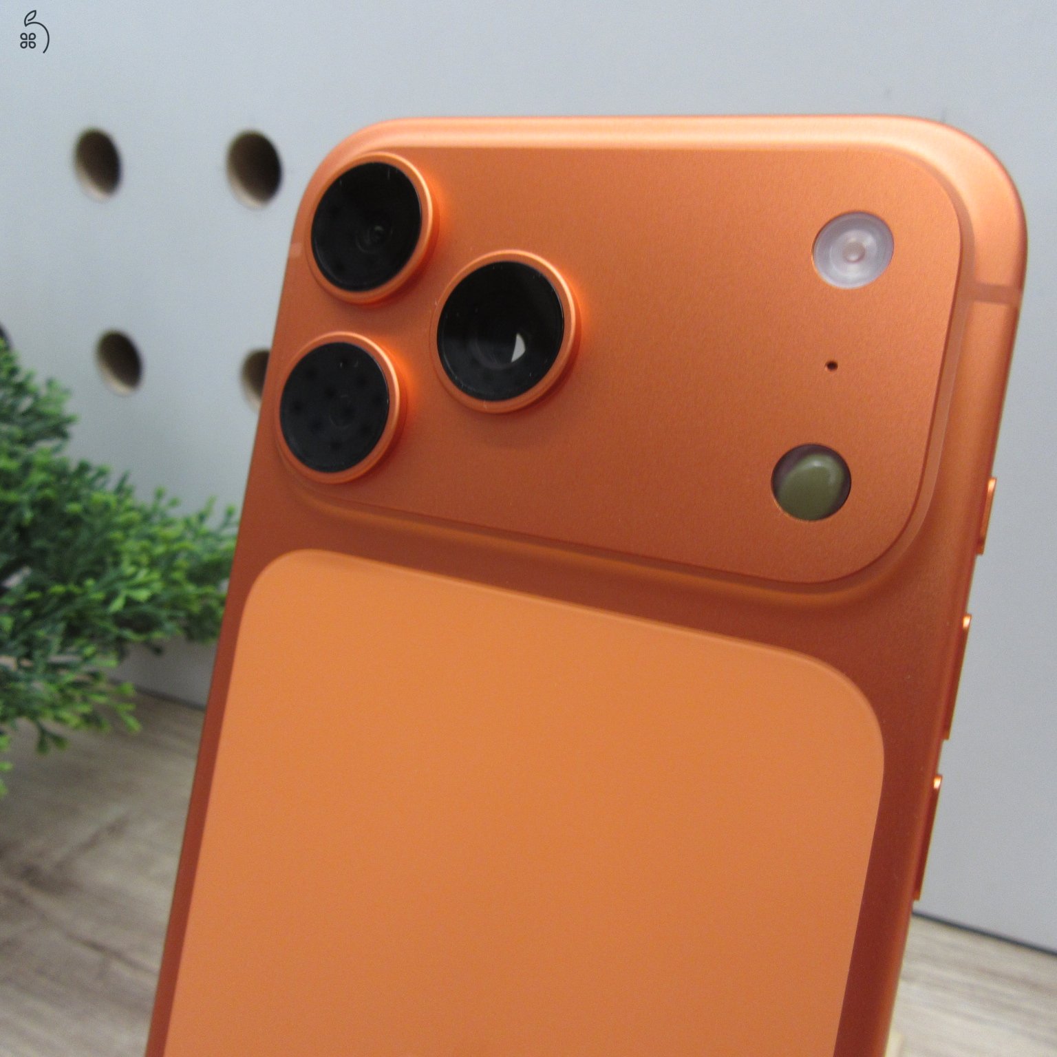 Apple iPhone 17 Pro Max 256GB Cosmic Orange – Újszerű állapot – 100% akku (2 ciklus)