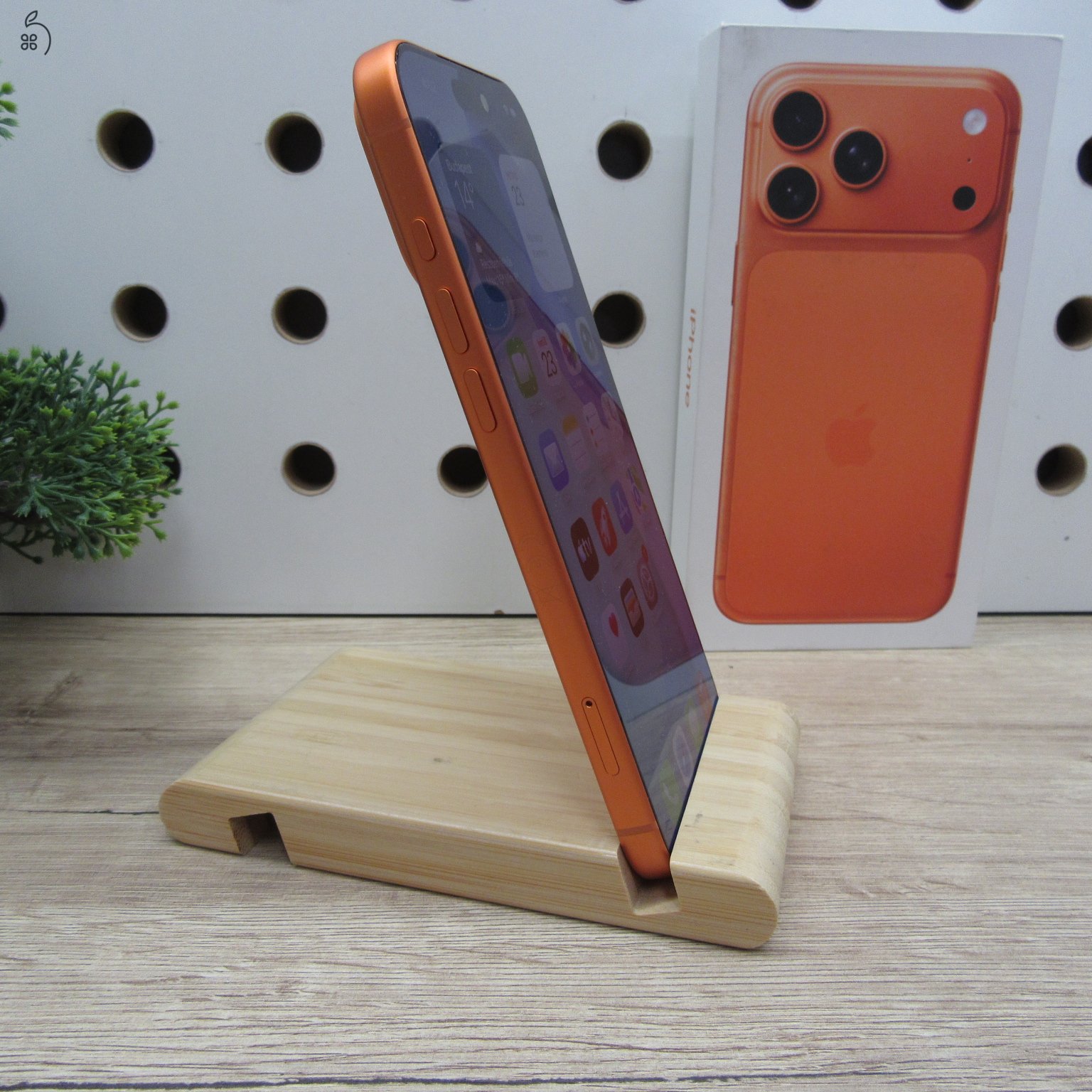 Apple iPhone 17 Pro Max 256GB Cosmic Orange – Újszerű állapot – 100% akku (2 ciklus)