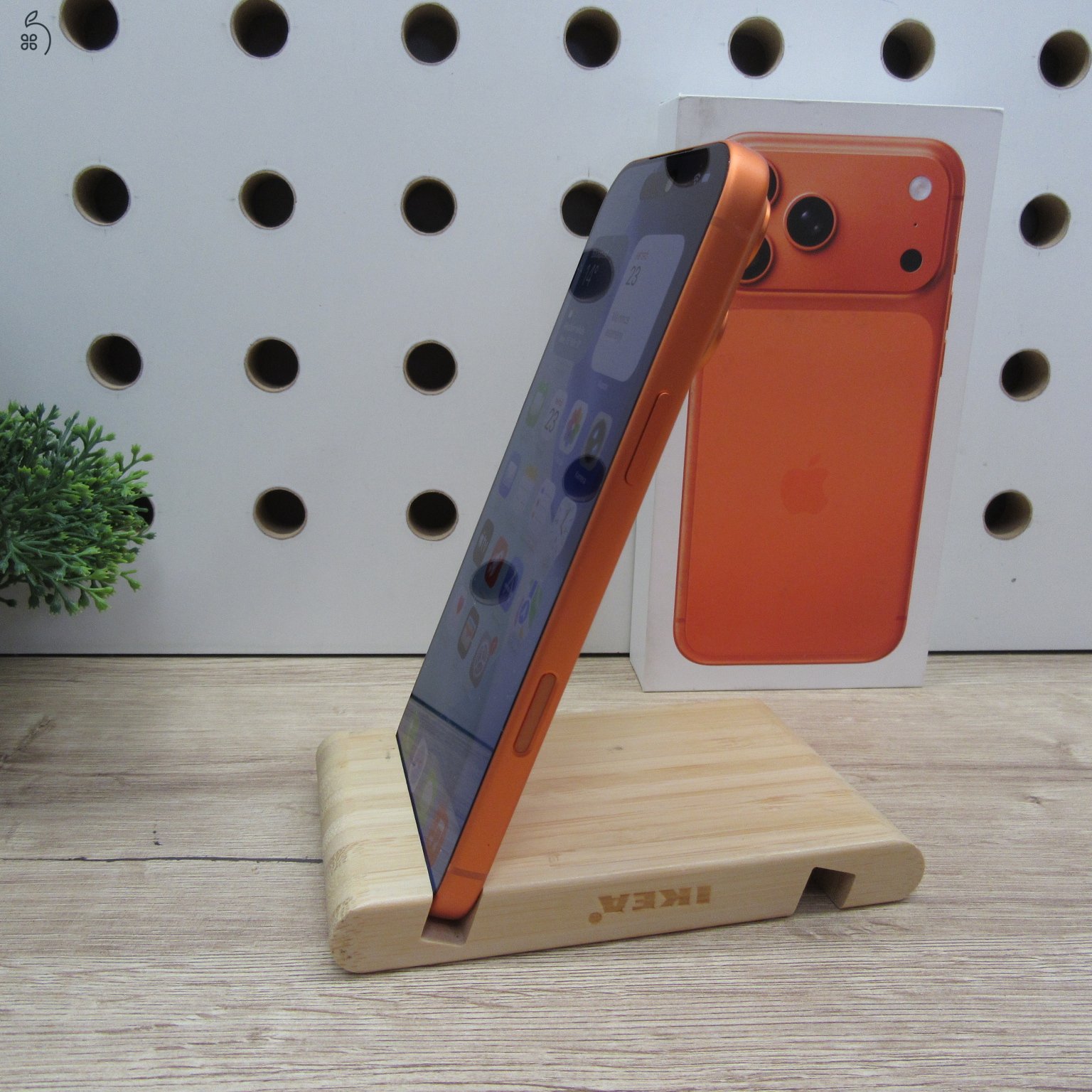 Apple iPhone 17 Pro Max 256GB Cosmic Orange – Újszerű állapot – 100% akku (2 ciklus)