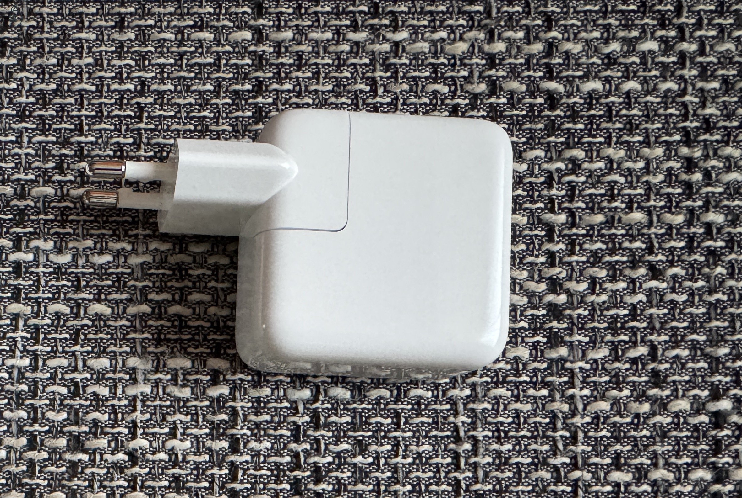 Apple 35 wattos, kétportos USB‑C hálózati adapter
