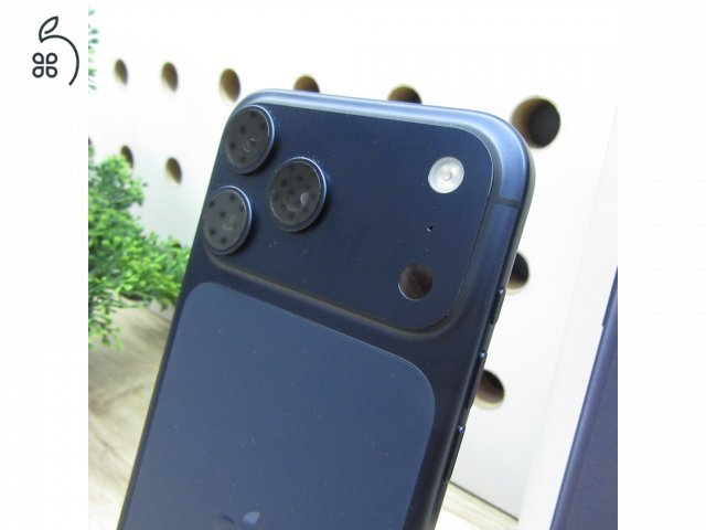 Apple iPhone 17 Pro Max 256GB Deep Blue – Karcmentes állapot – 100% akku (93 ciklus)