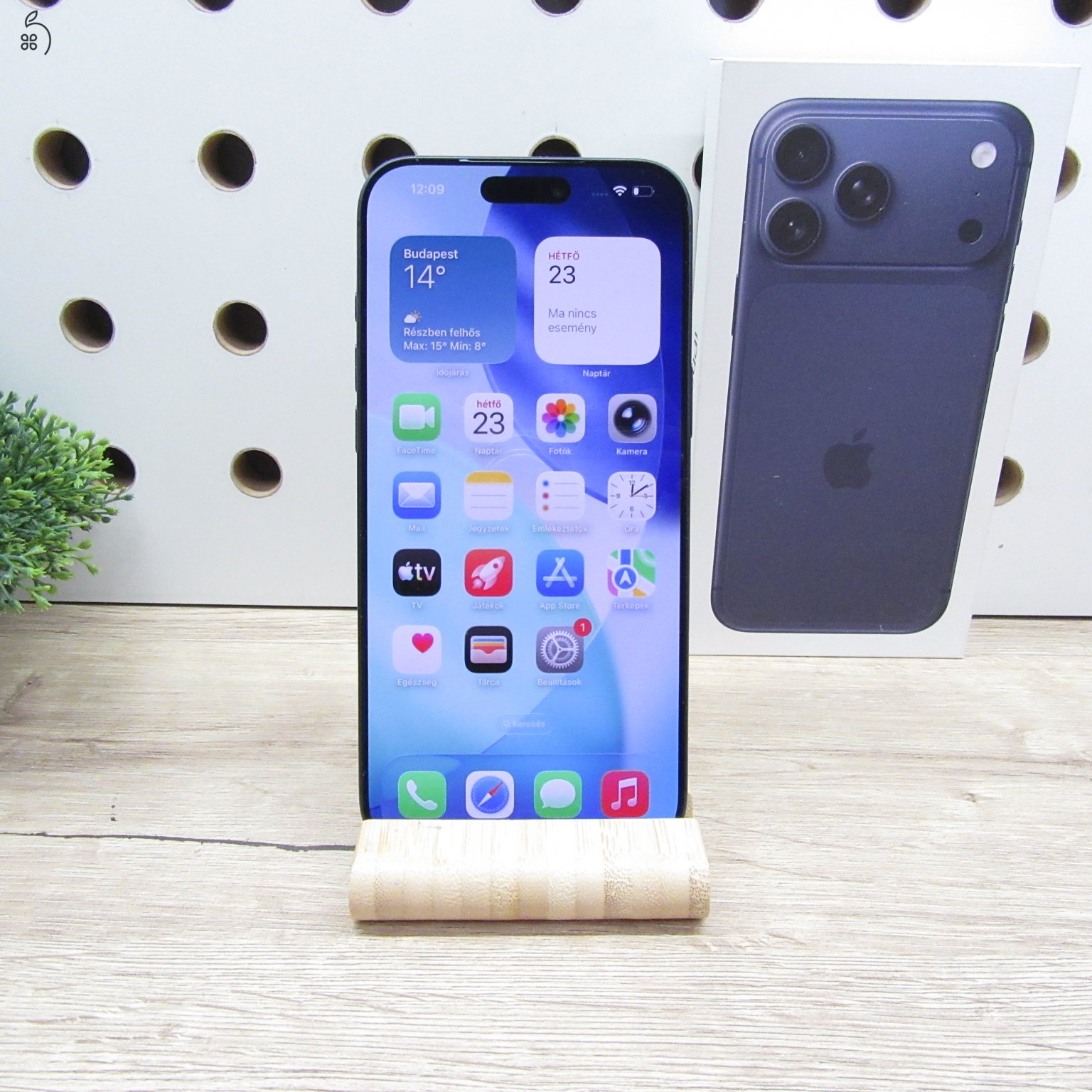 Apple iPhone 17 Pro Max 256GB Deep Blue – Karcmentes állapot – 100% akku (93 ciklus)