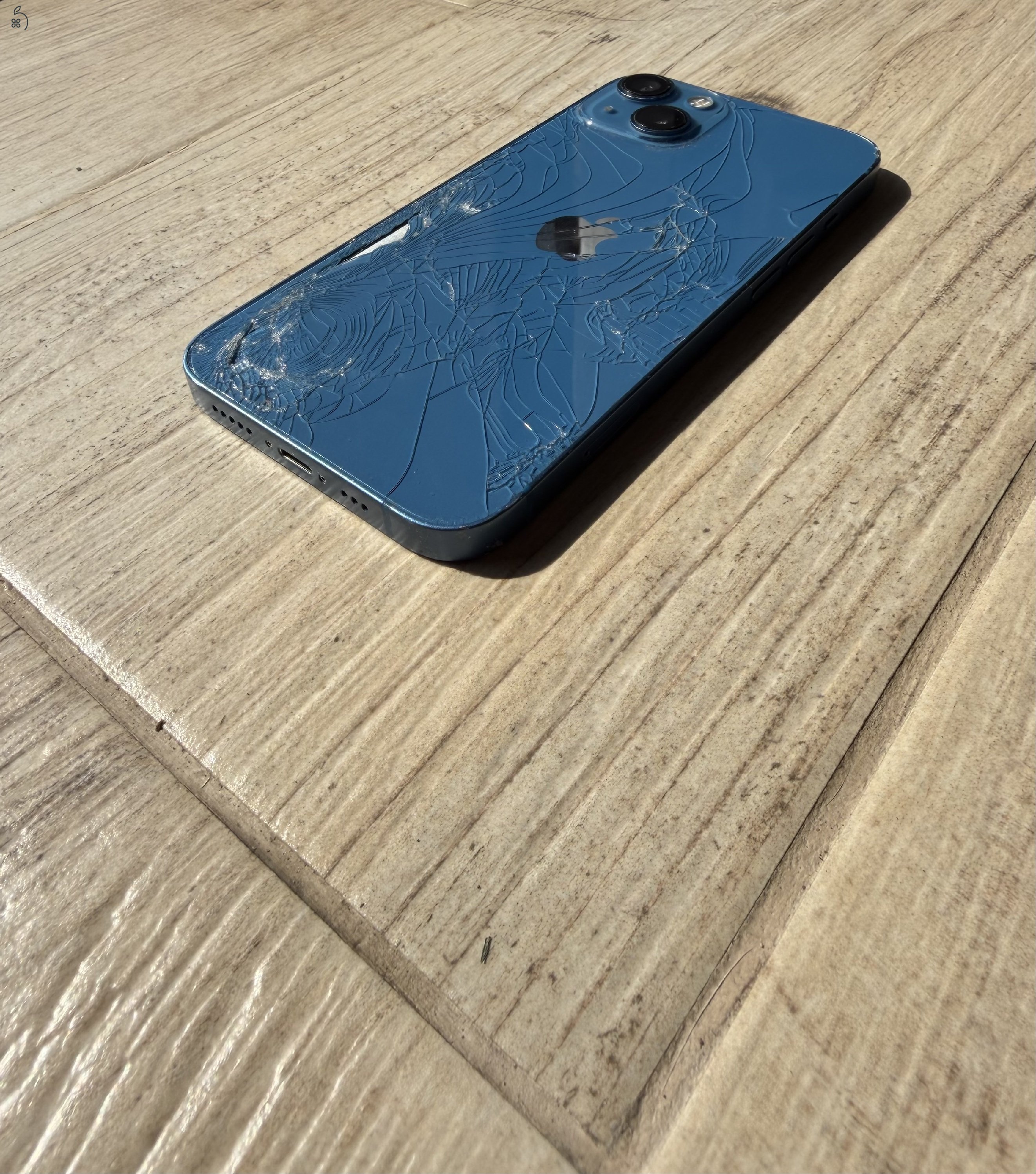 Iphone 13 256 GB Törött hátlappal