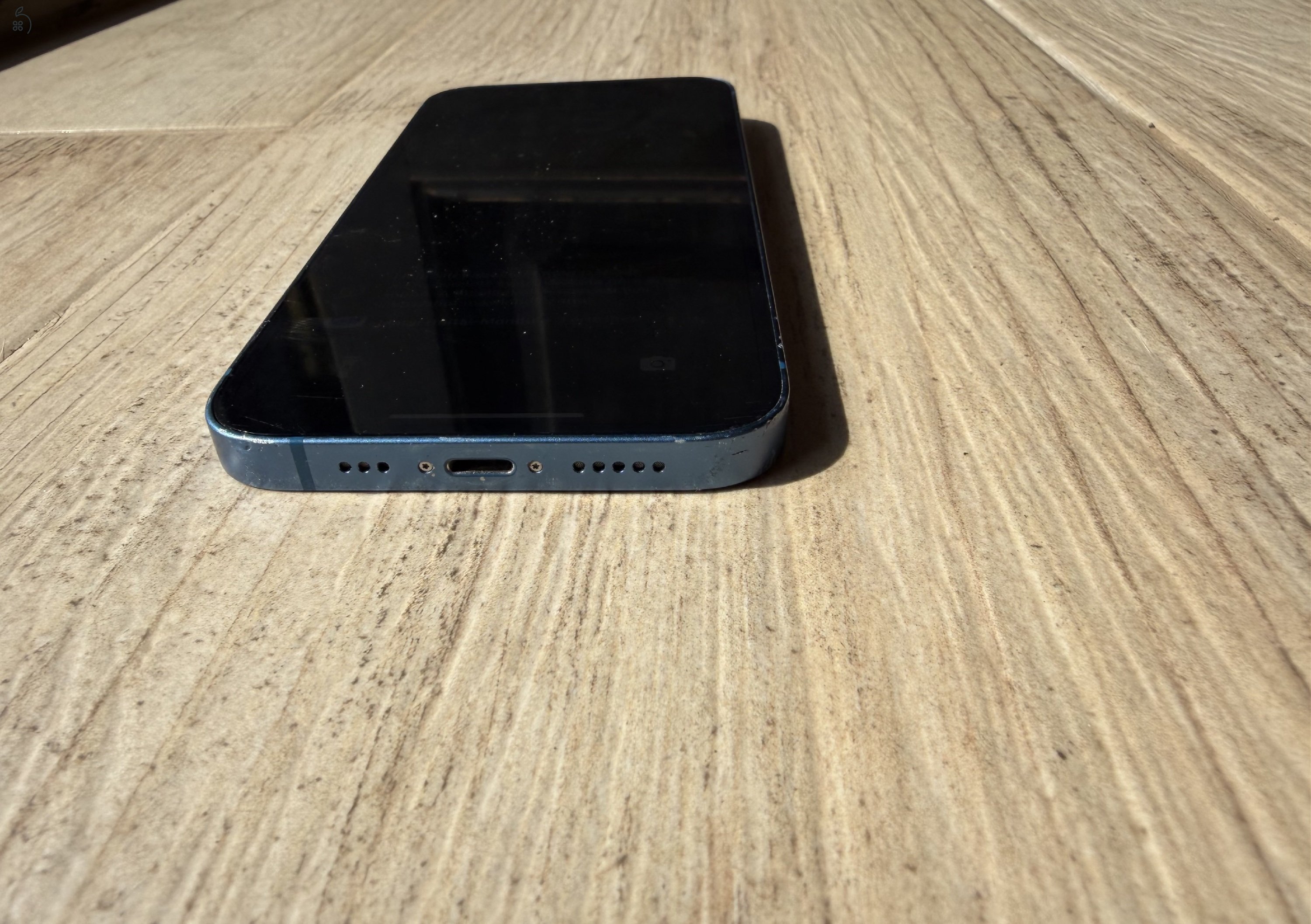 Iphone 13 256 GB Törött hátlappal