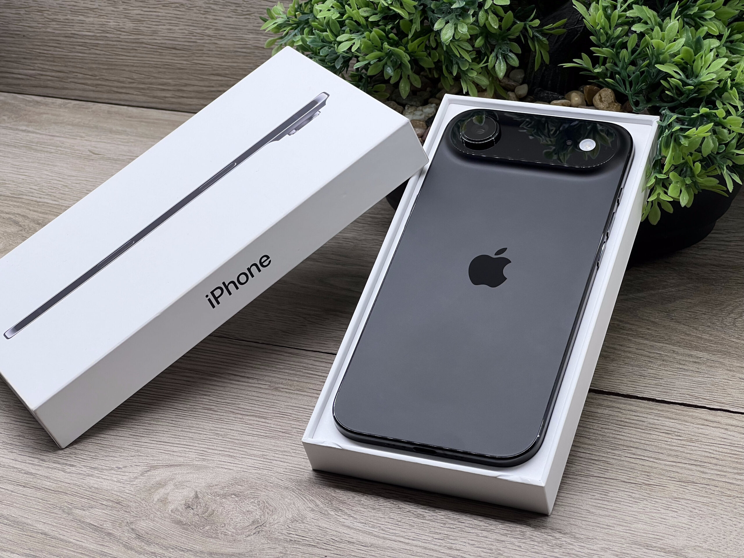 Hibátlan iPhone Air Space Black 256GB 2 ÉV Garanciával 100%