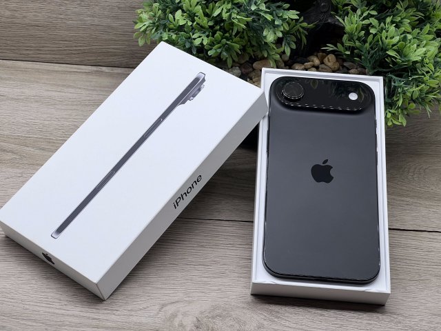 Hibátlan iPhone Air Space Black 256GB 2 ÉV Garanciával 100%
