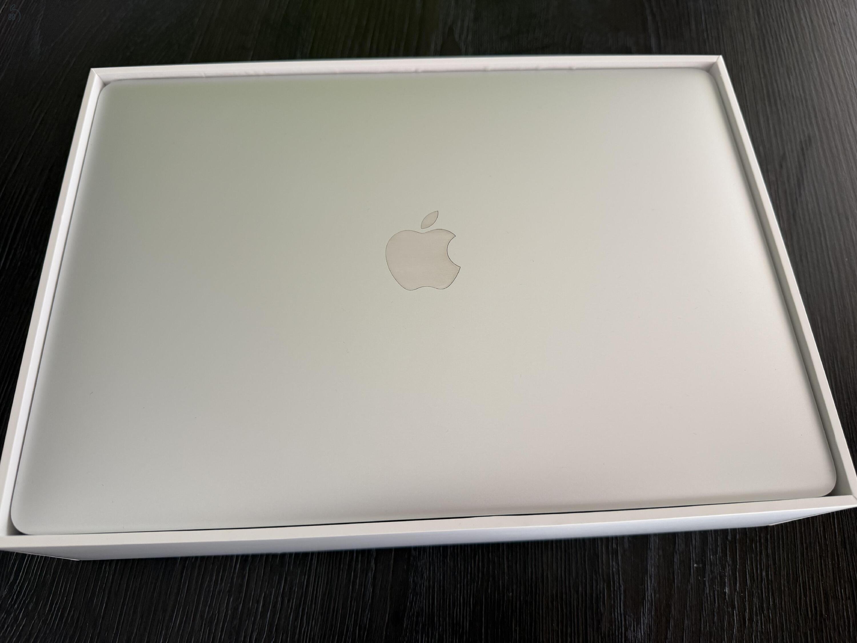 Eladó MacBook Air 13,3” ezüst – 8GB RAM / 256GB SSD